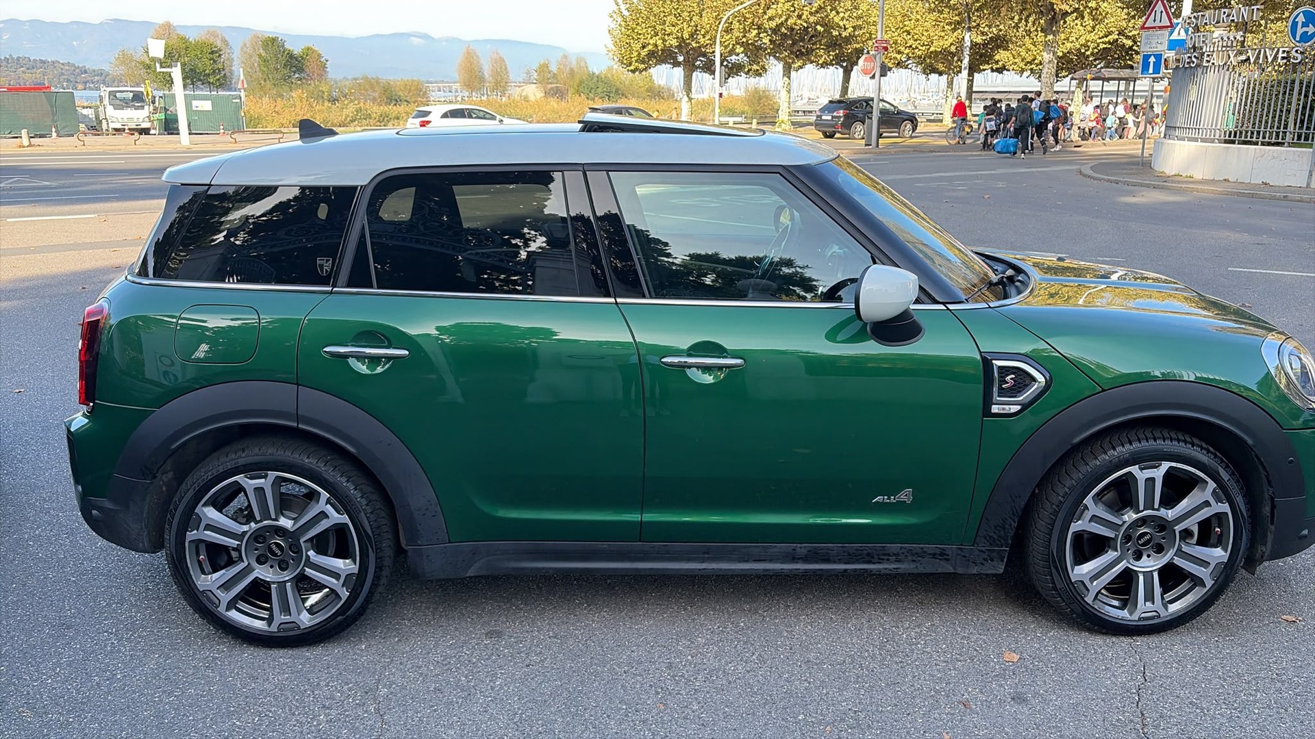MINI 2.0i Cooper S ALL4-image-4