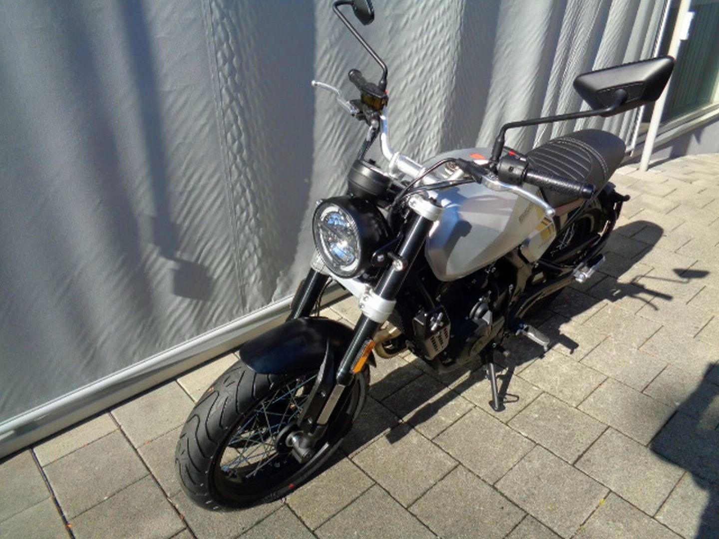 BRIXTON Crossfire 500 X-showroom-element-2