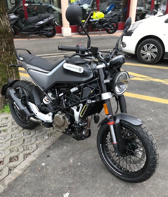 HUSQVARNA Svartpilen 125-image-1