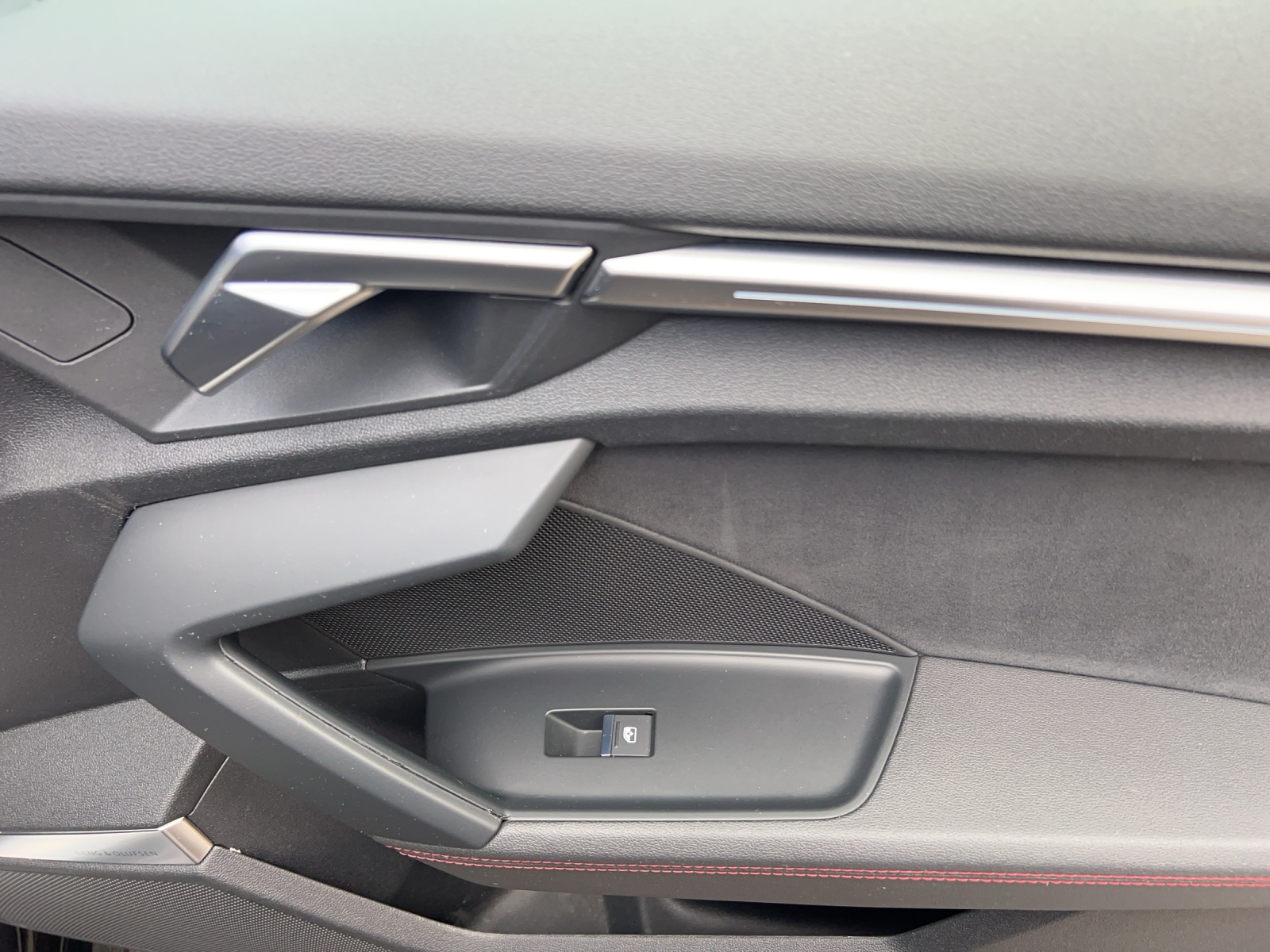 AUDI RS3 Limousine 2.5 TSI quattro S-tronic-image-15