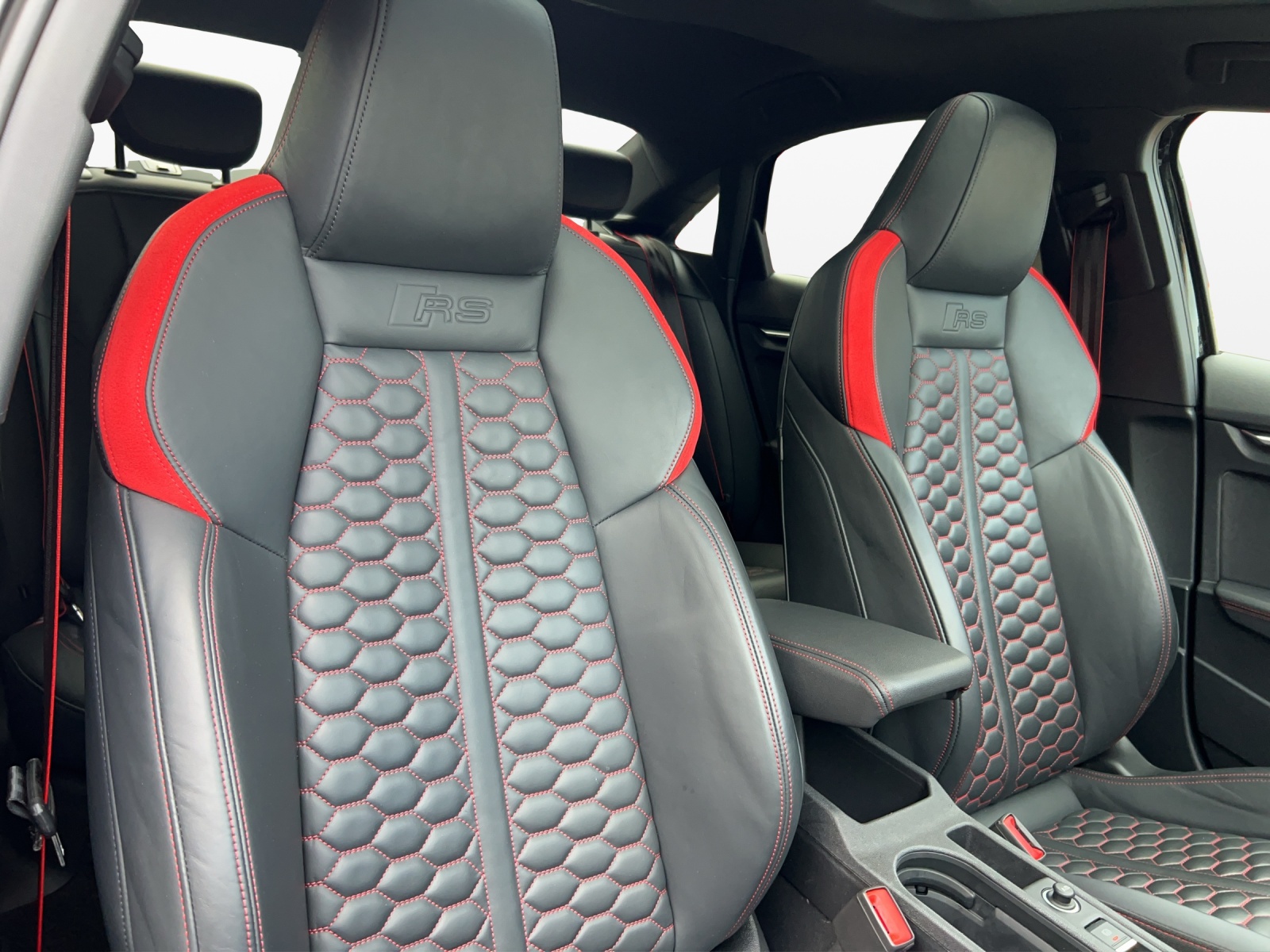 AUDI RS3 Limousine 2.5 TSI quattro S-tronic-image-17