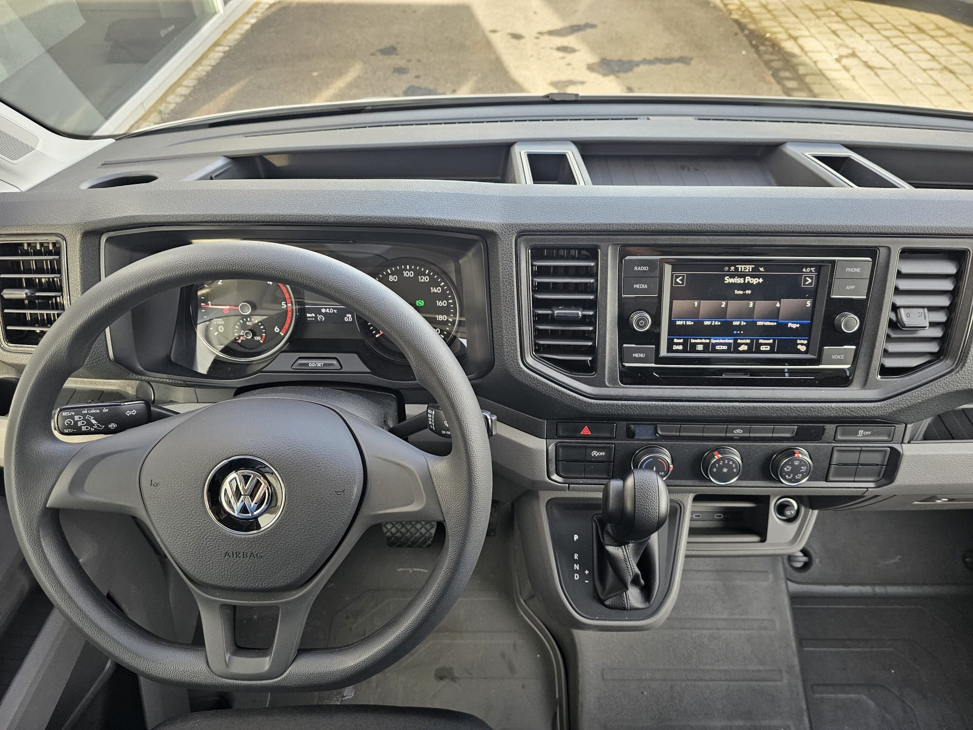 VW Crafter 35 2.0 BiTDI Champ. HD L3 Kip./Prit./Kof.+Heb. RWD A-image-10