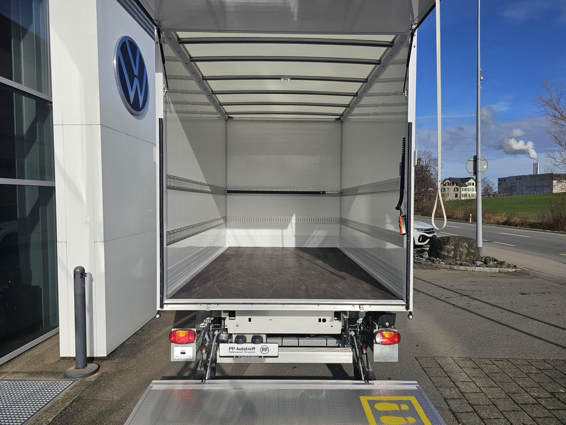 VW Crafter 35 2.0 BiTDI Champ. HD L3 Kip./Prit./Kof.+Heb. RWD A-image-4