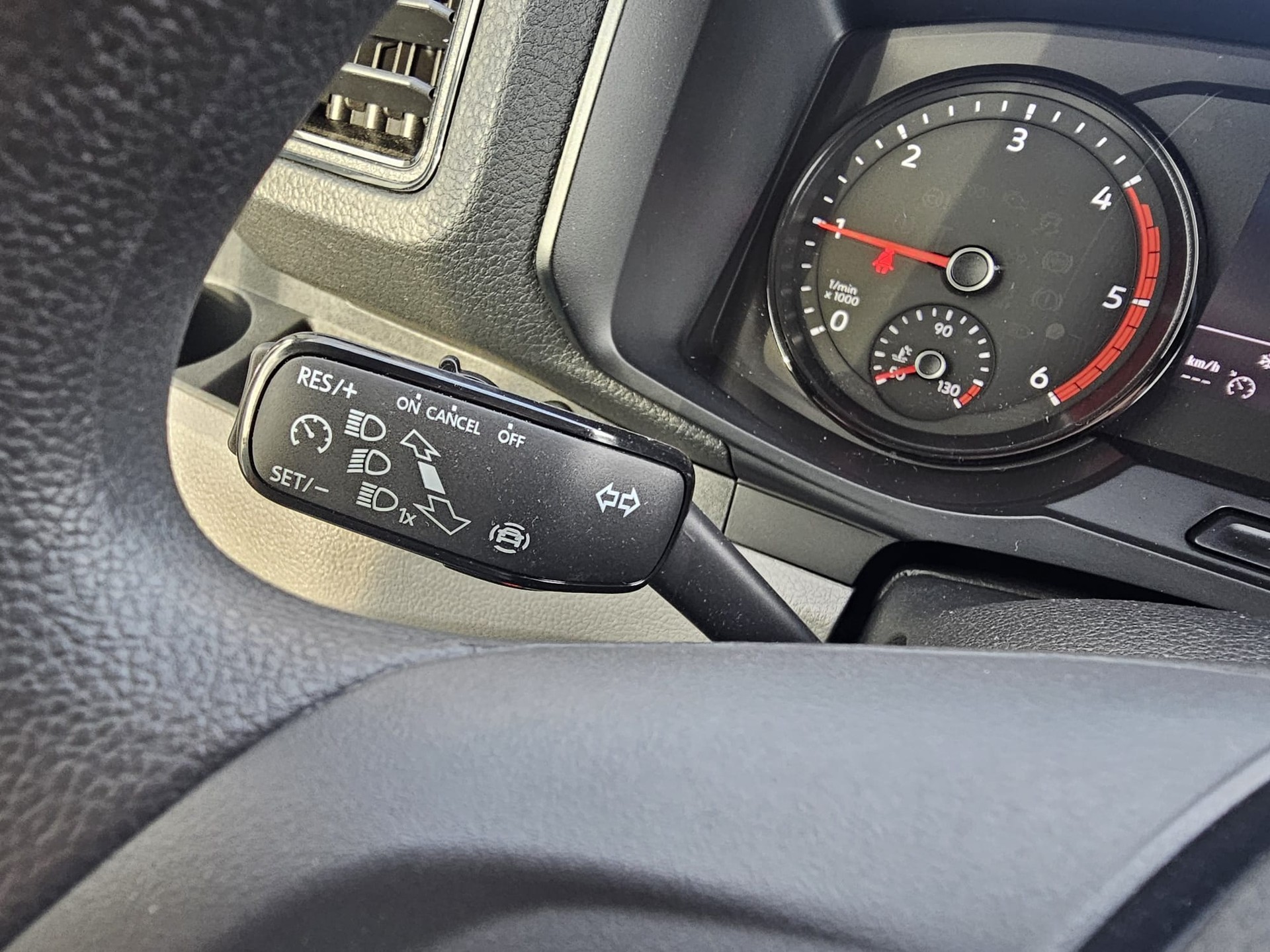 VW Crafter 35 2.0 BiTDI Champ. HD L3 Kip./Prit./Kof.+Heb. RWD A-image-11