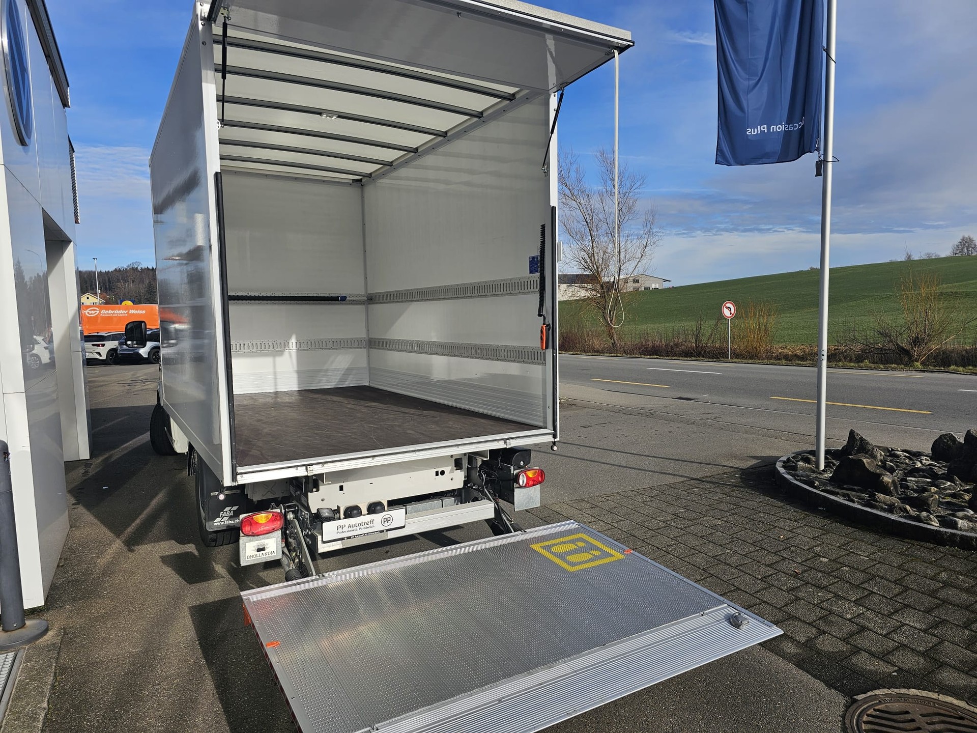 VW Crafter 35 2.0 BiTDI Champ. HD L3 Kip./Prit./Kof.+Heb. RWD A-image-3