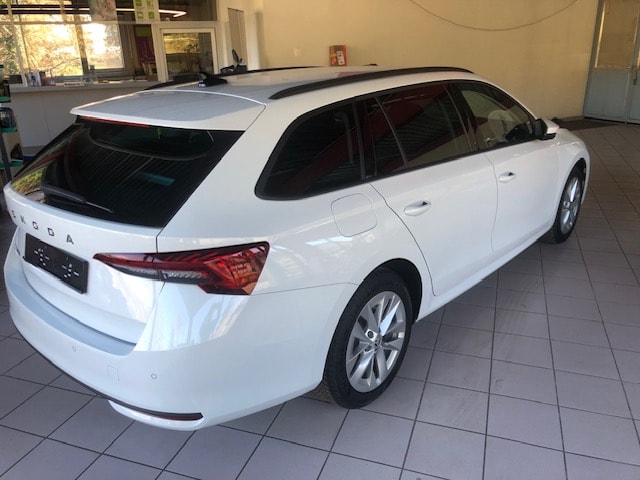 SKODA Octavia Combi 1.5 TSI mHEV DSG Selection Launch-image-1