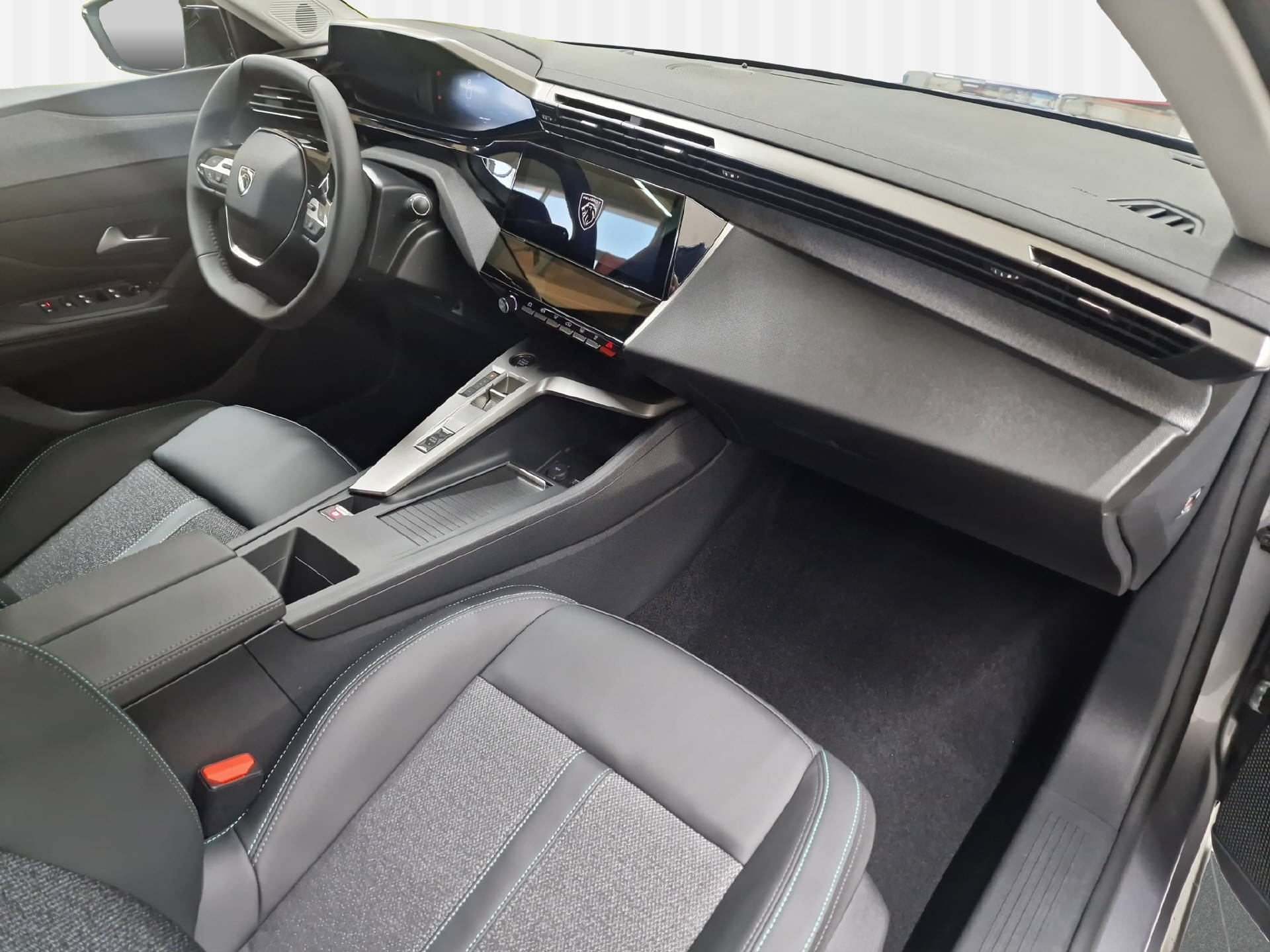PEUGEOT 308 SW 1.2 Hybrid Allure-image-8