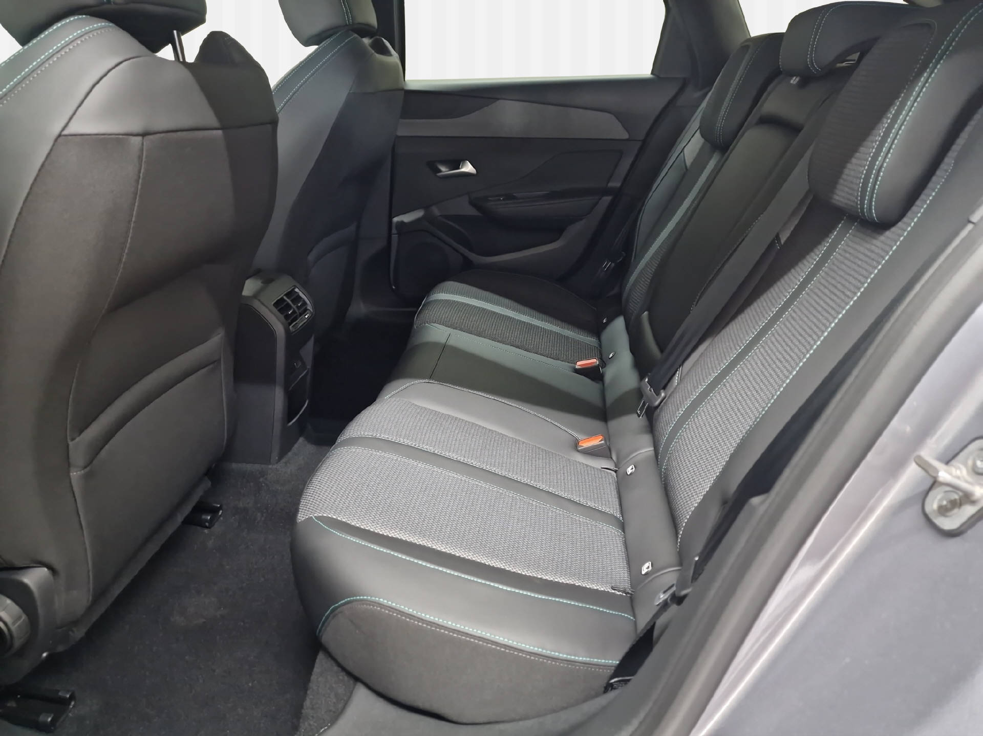 PEUGEOT 308 SW 1.2 Hybrid Allure-image-9