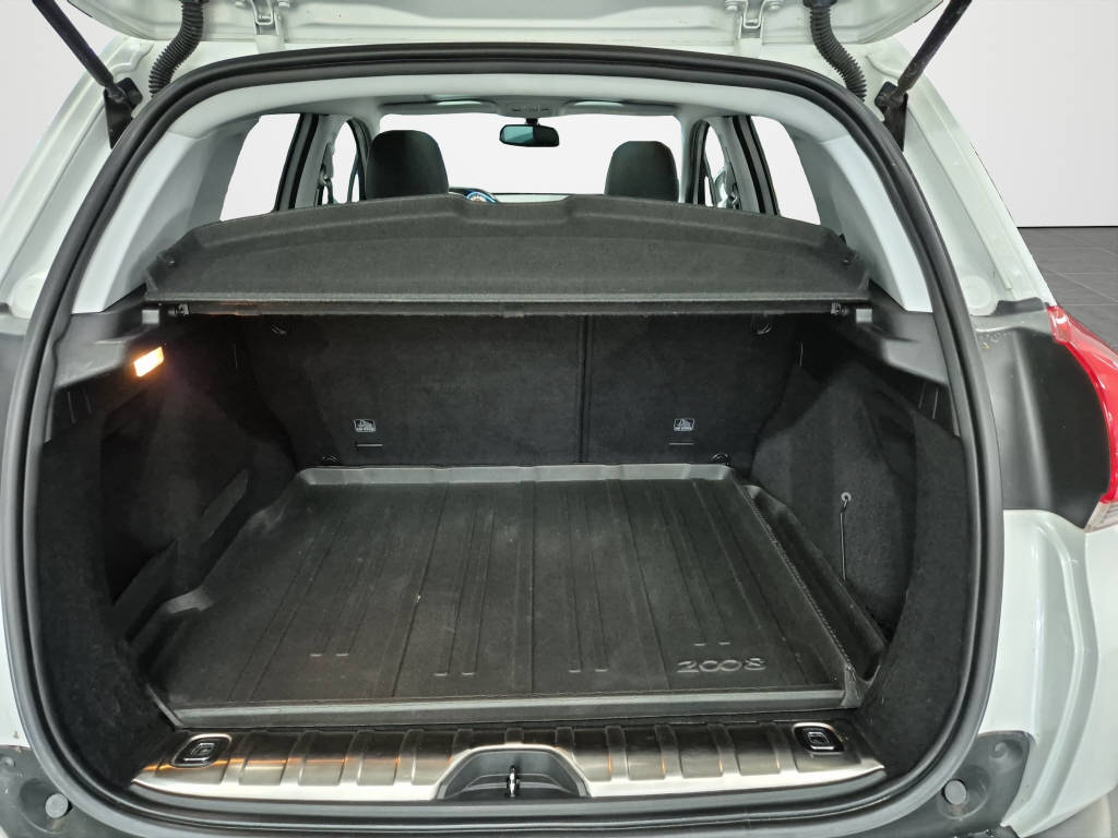 PEUGEOT 2008 1.6 BlueHDi Allure-image-15