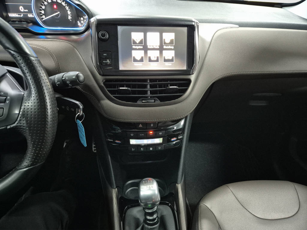 PEUGEOT 2008 1.6 BlueHDi Allure-image-9