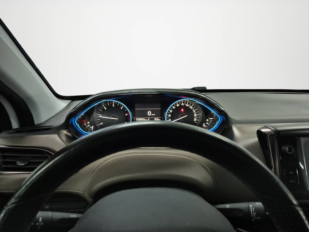 PEUGEOT 2008 1.6 BlueHDi Allure-image-8