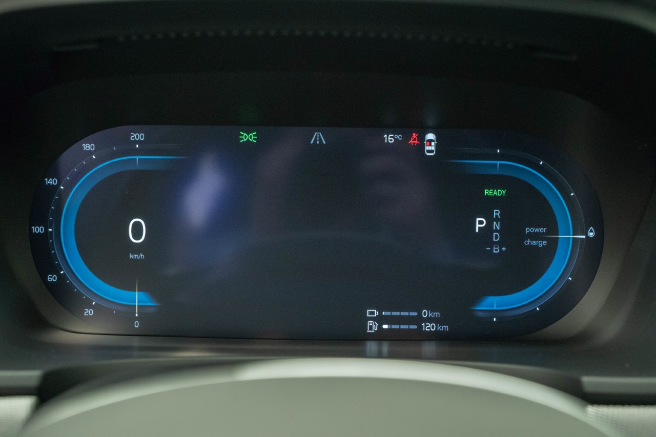 VOLVO V90 2.0 T8 TE Ultimate Dark eAWD-image-10