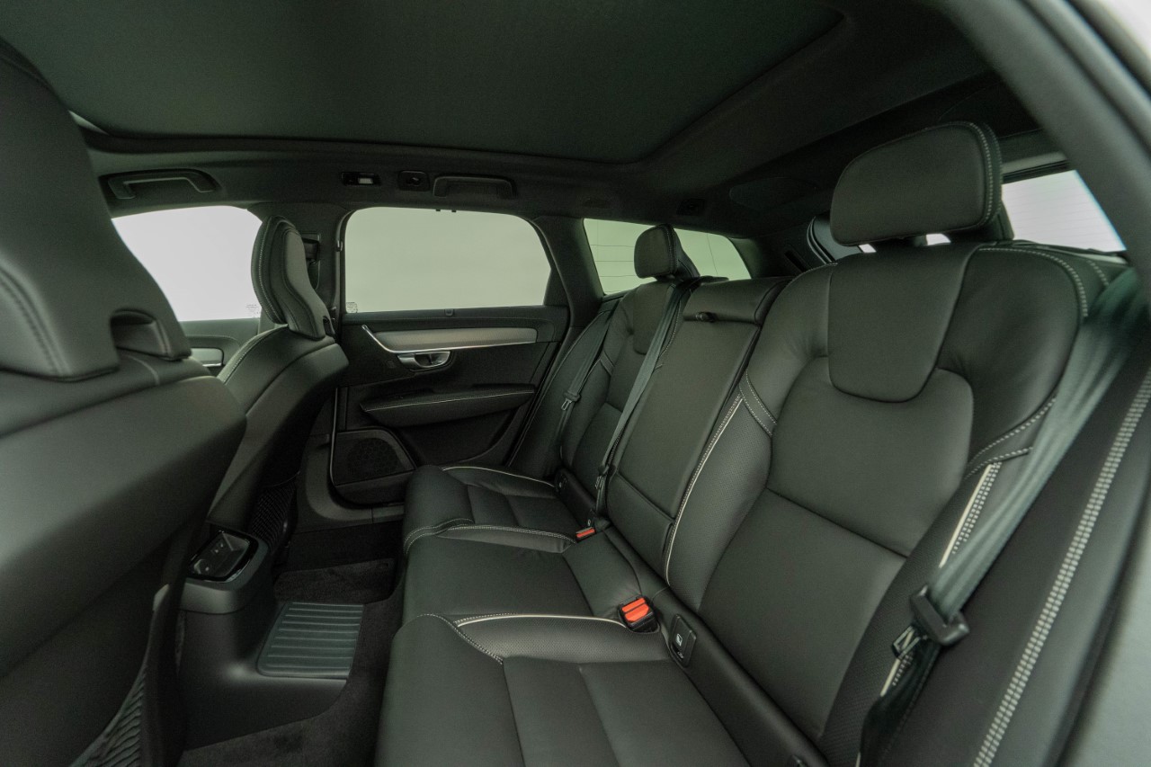 VOLVO V90 2.0 T8 TE Ultimate Dark eAWD-image-8