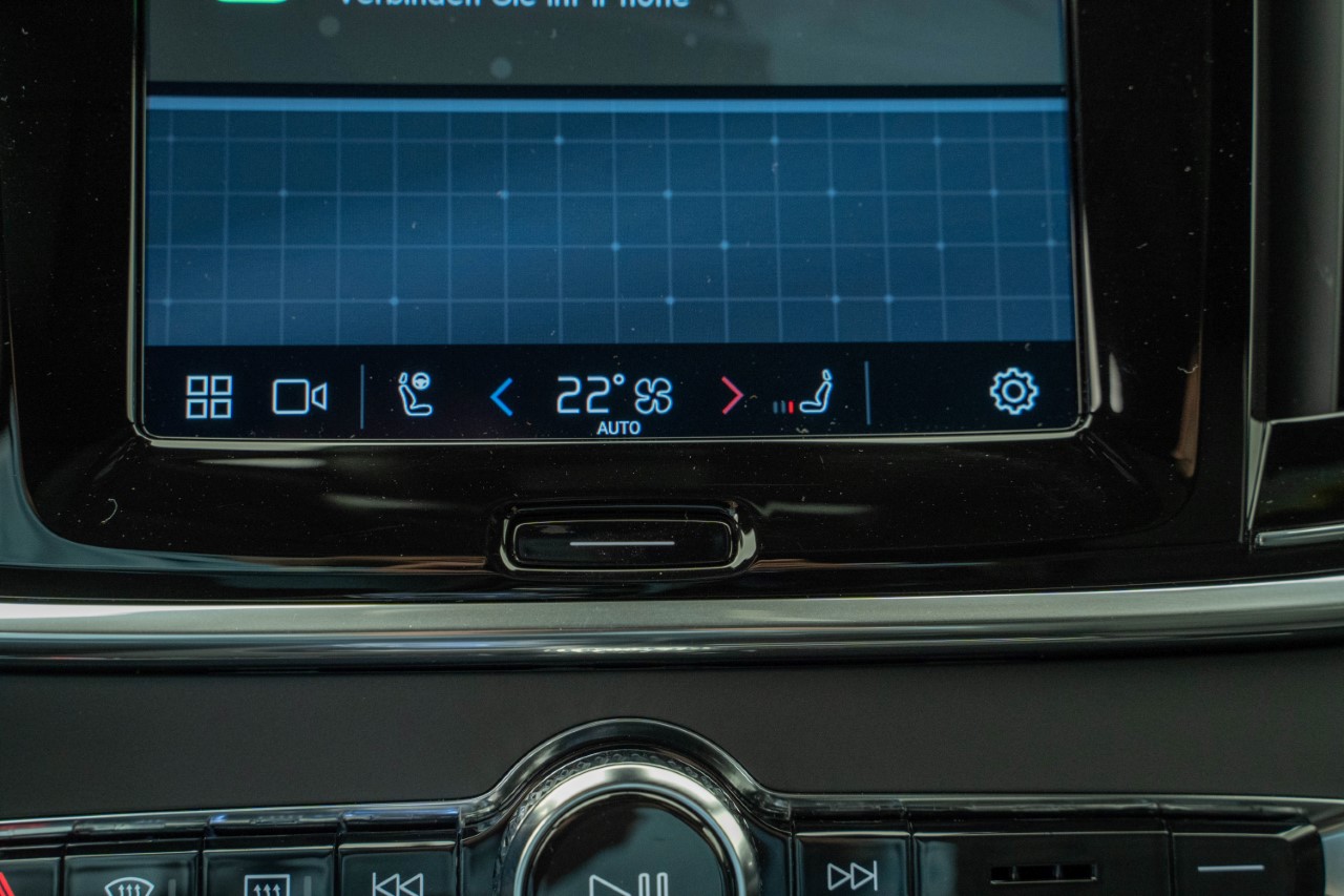 VOLVO V90 2.0 T8 TE Ultimate Dark eAWD-image-11