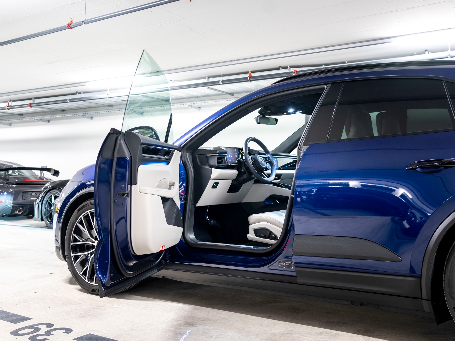 PORSCHE Macan 4 100kWh-image-11