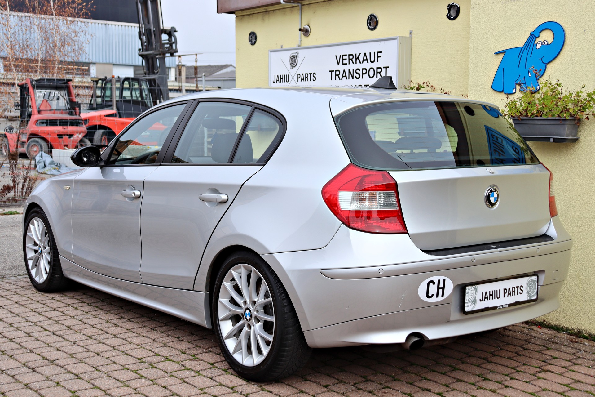 BMW 120i-image-2