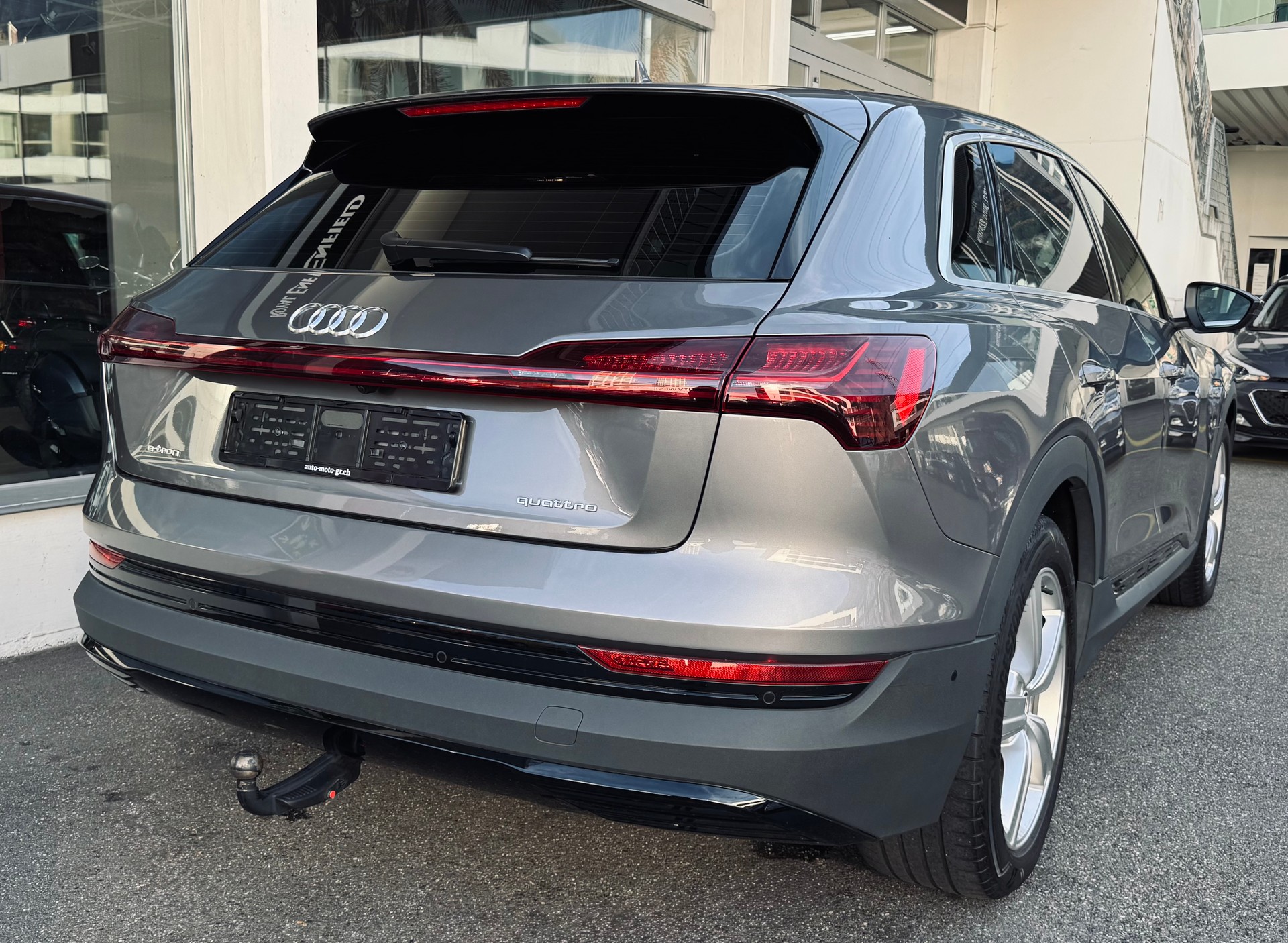 AUDI e-tron 50 quattro-image-4