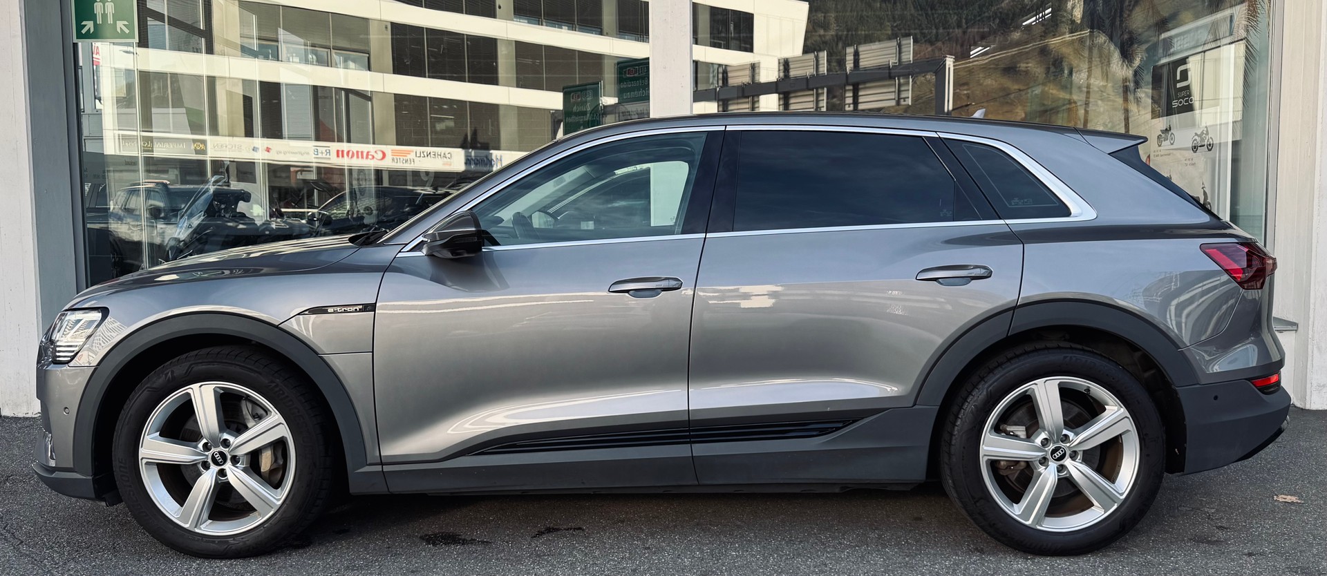 AUDI e-tron 50 quattro-image-2