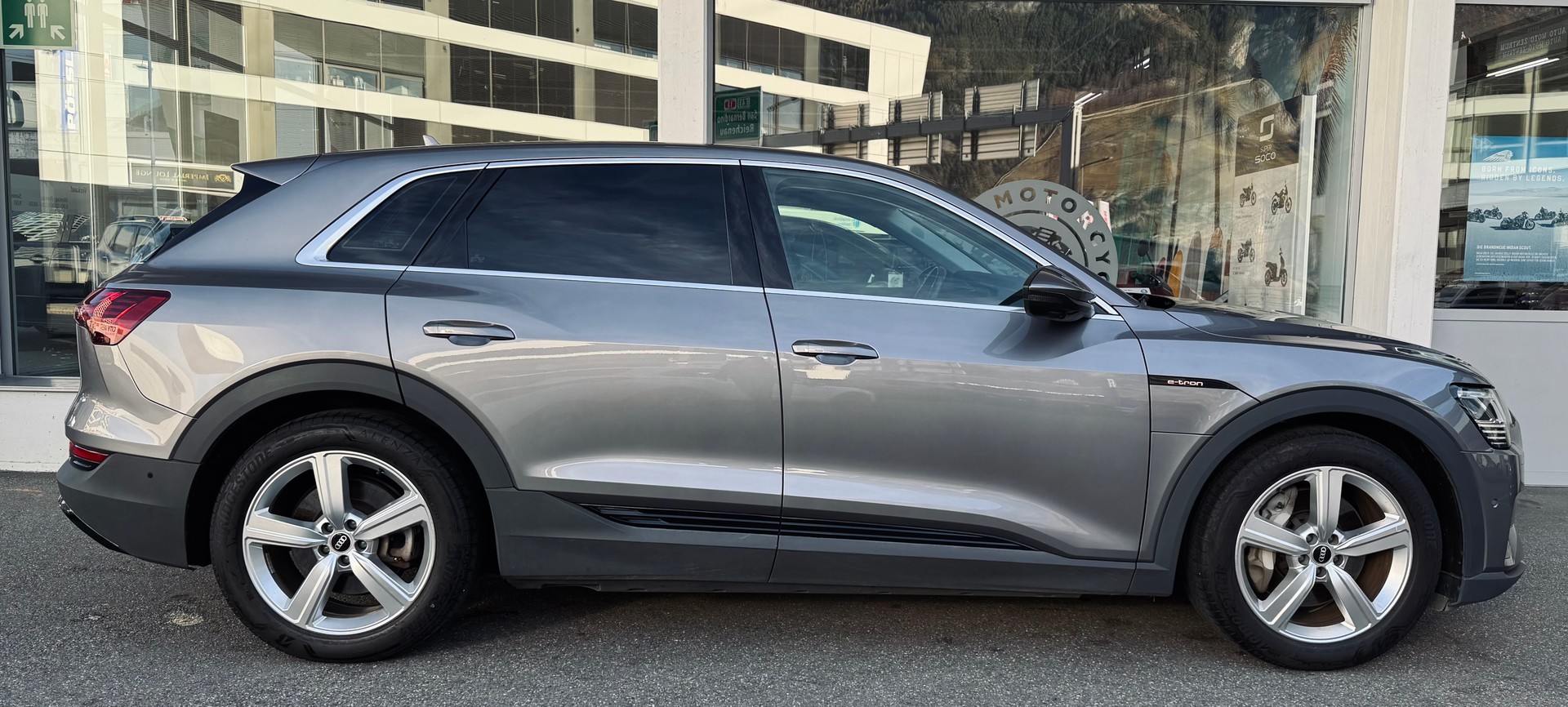 AUDI e-tron 50 quattro-image-1