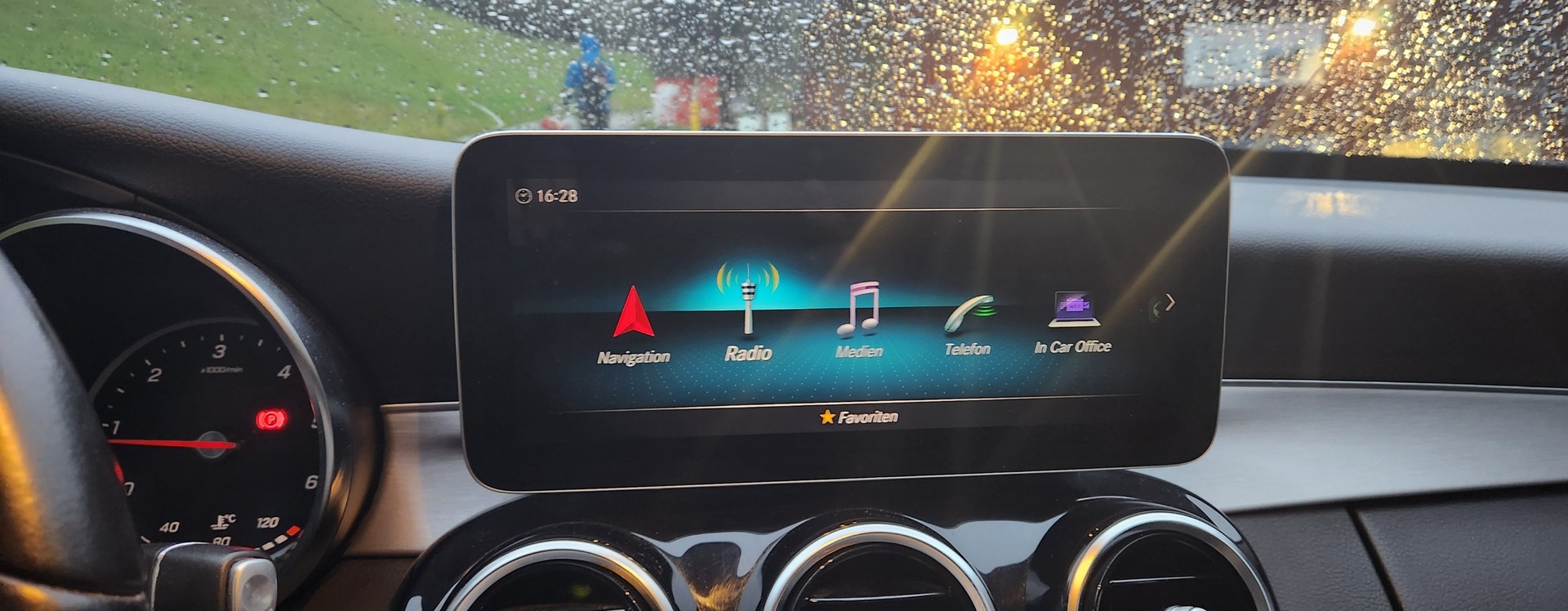 MERCEDES-BENZ C 300 d Avantgarde-image-7