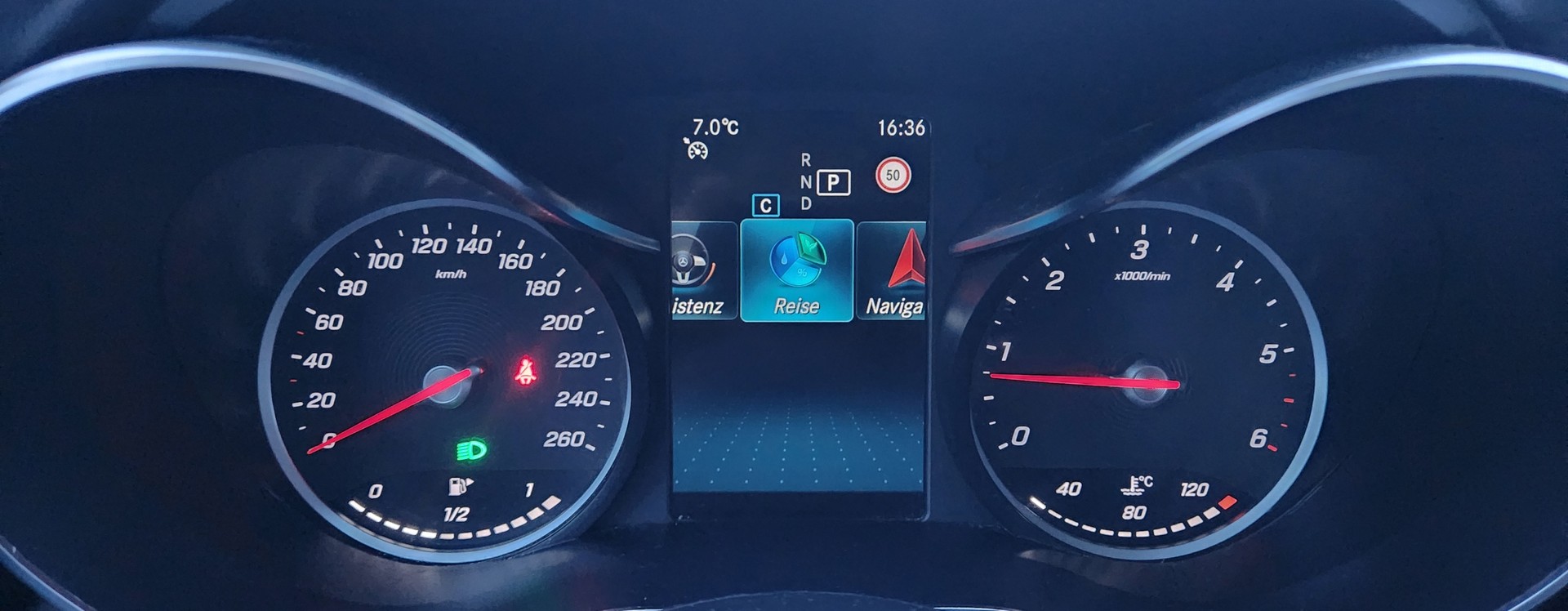 MERCEDES-BENZ C 300 d Avantgarde-image-14