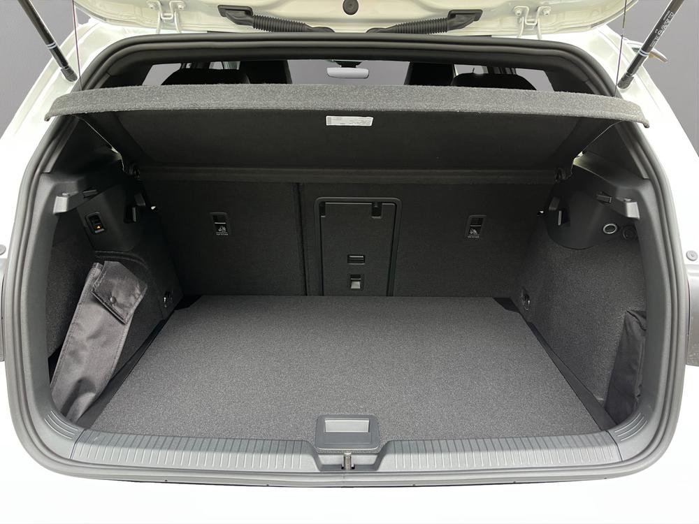 VW Golf 1.5 e TSI mHEV R-Line DSG-image-7