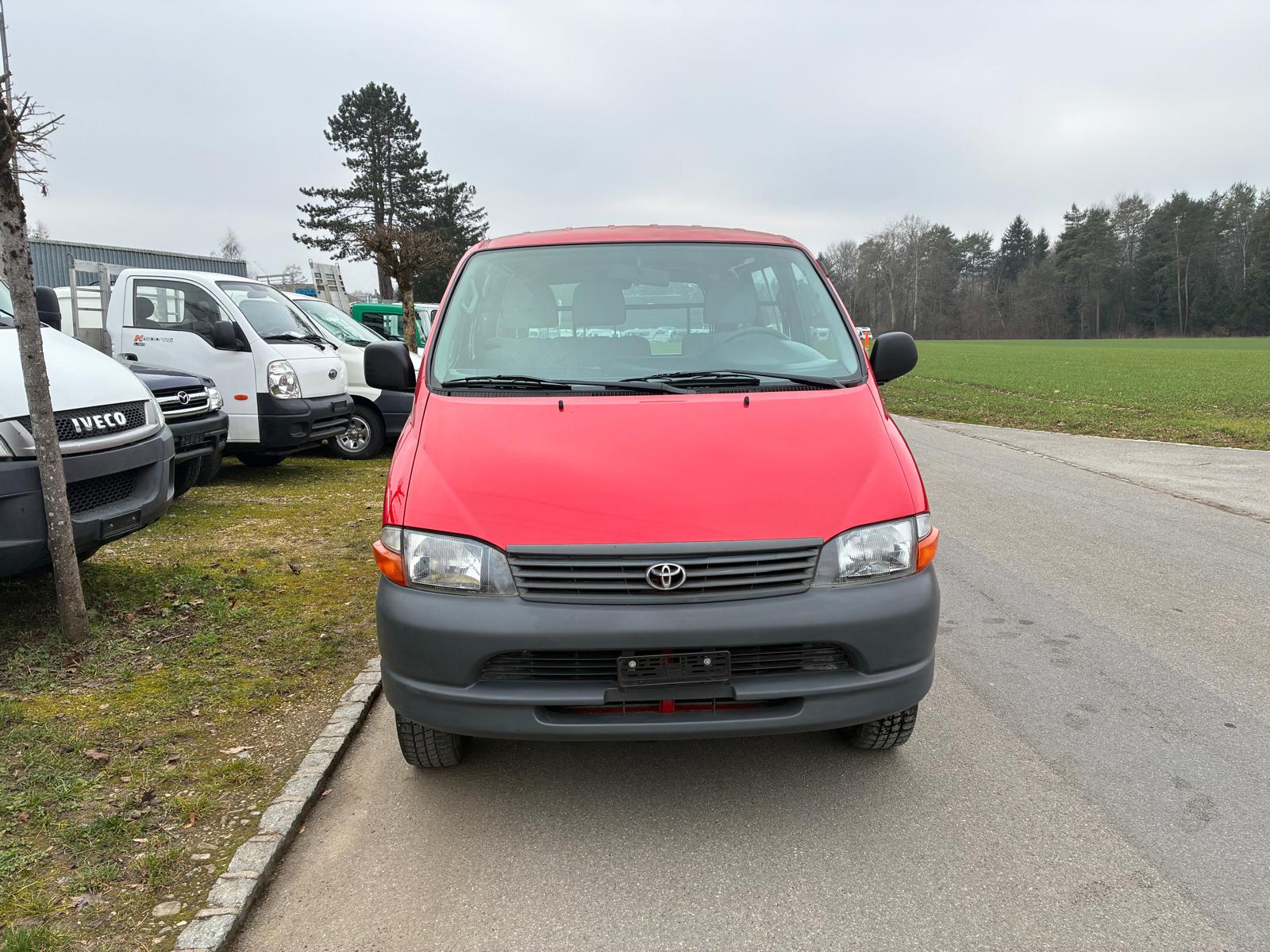 TOYOTA Hiace D-4D 4WD Van