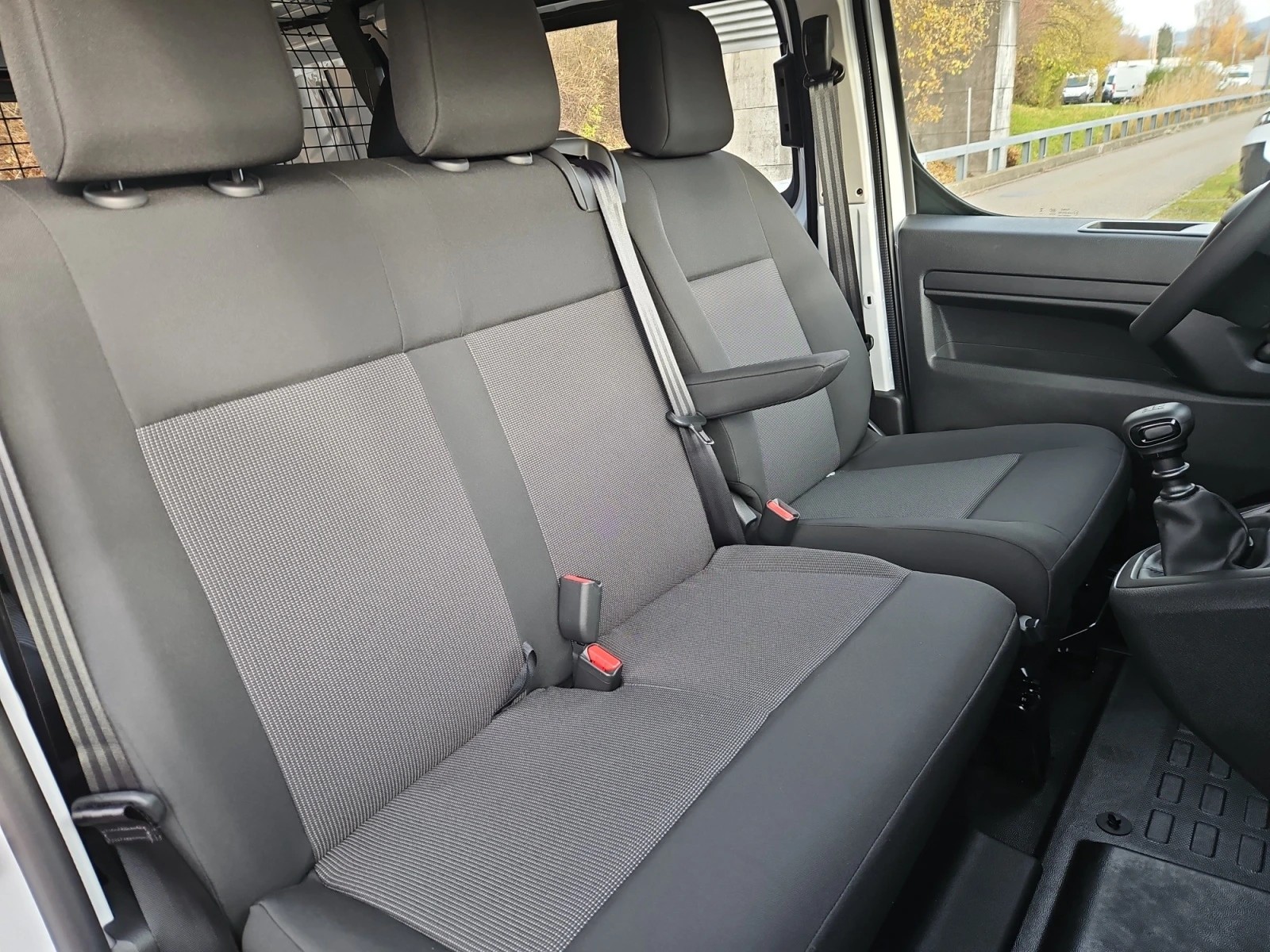 PEUGEOT Expert 2.2 BlueHDi 120 S&S Vertiefte Kabine Standard-image-8