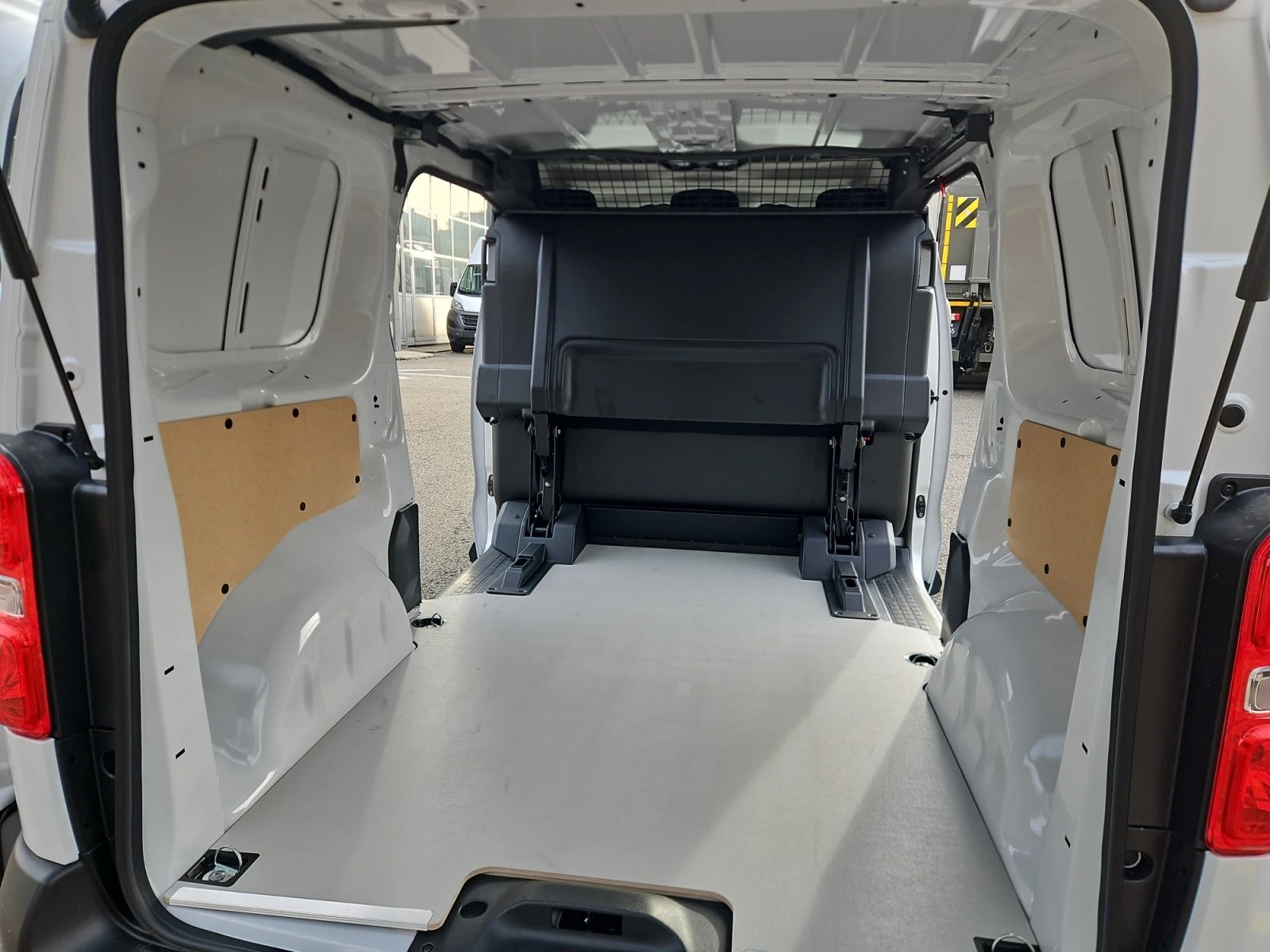 PEUGEOT Expert 2.2 BlueHDi 120 S&S Vertiefte Kabine Standard-image-6
