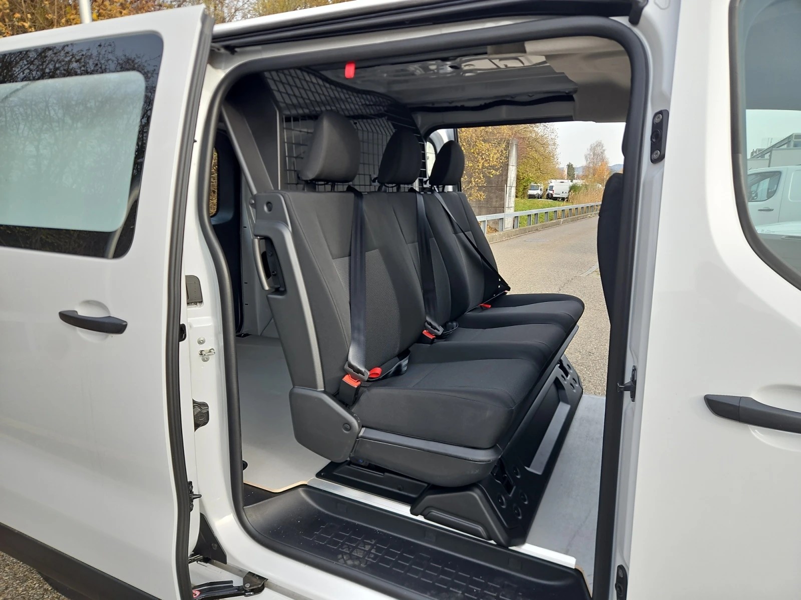 PEUGEOT Expert 2.2 BlueHDi 120 S&S Vertiefte Kabine Standard-image-7