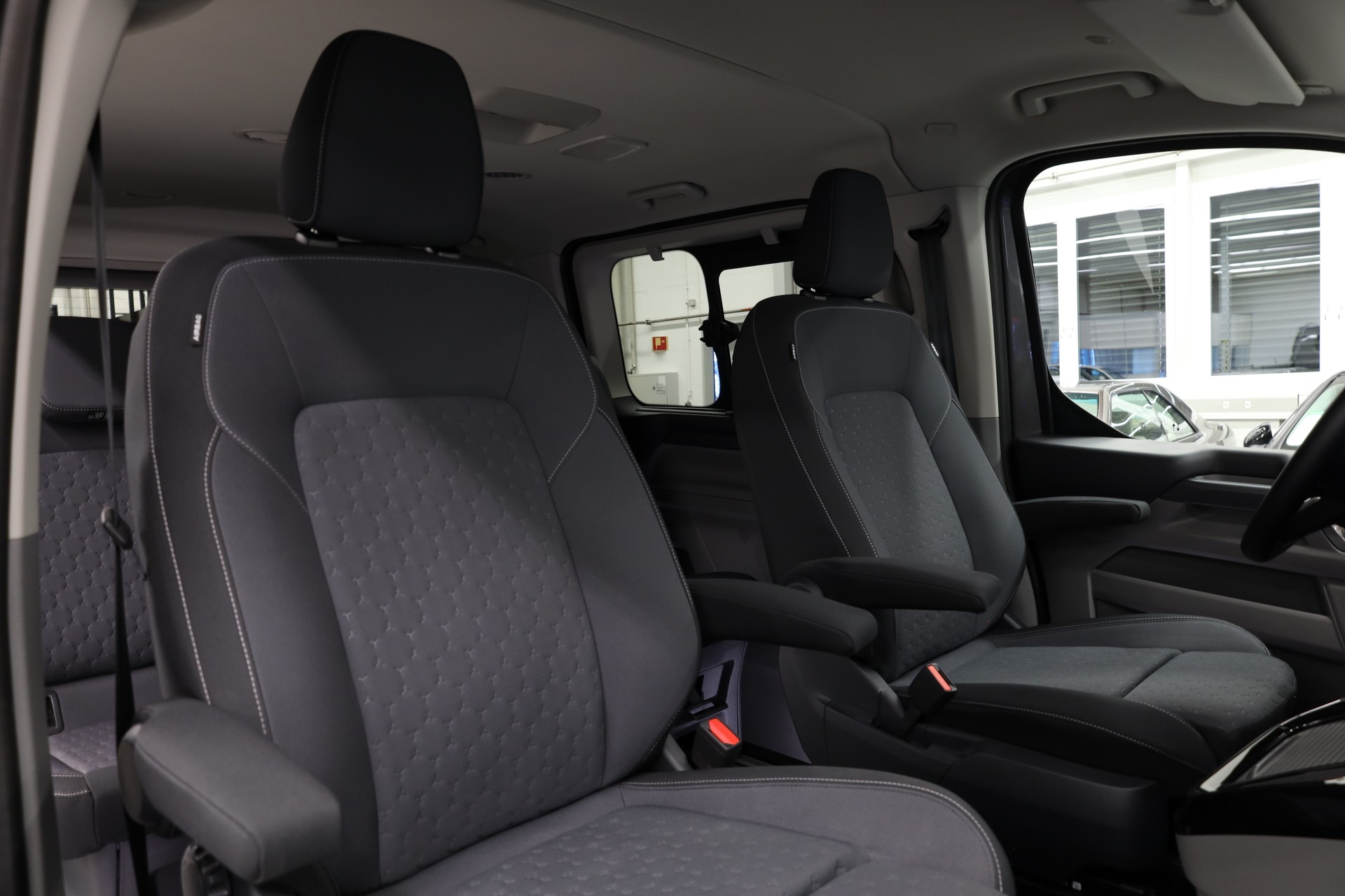 FORD Tourneo Custom 320 L1 2.0 TDCI 4x4 Titanium-image-19