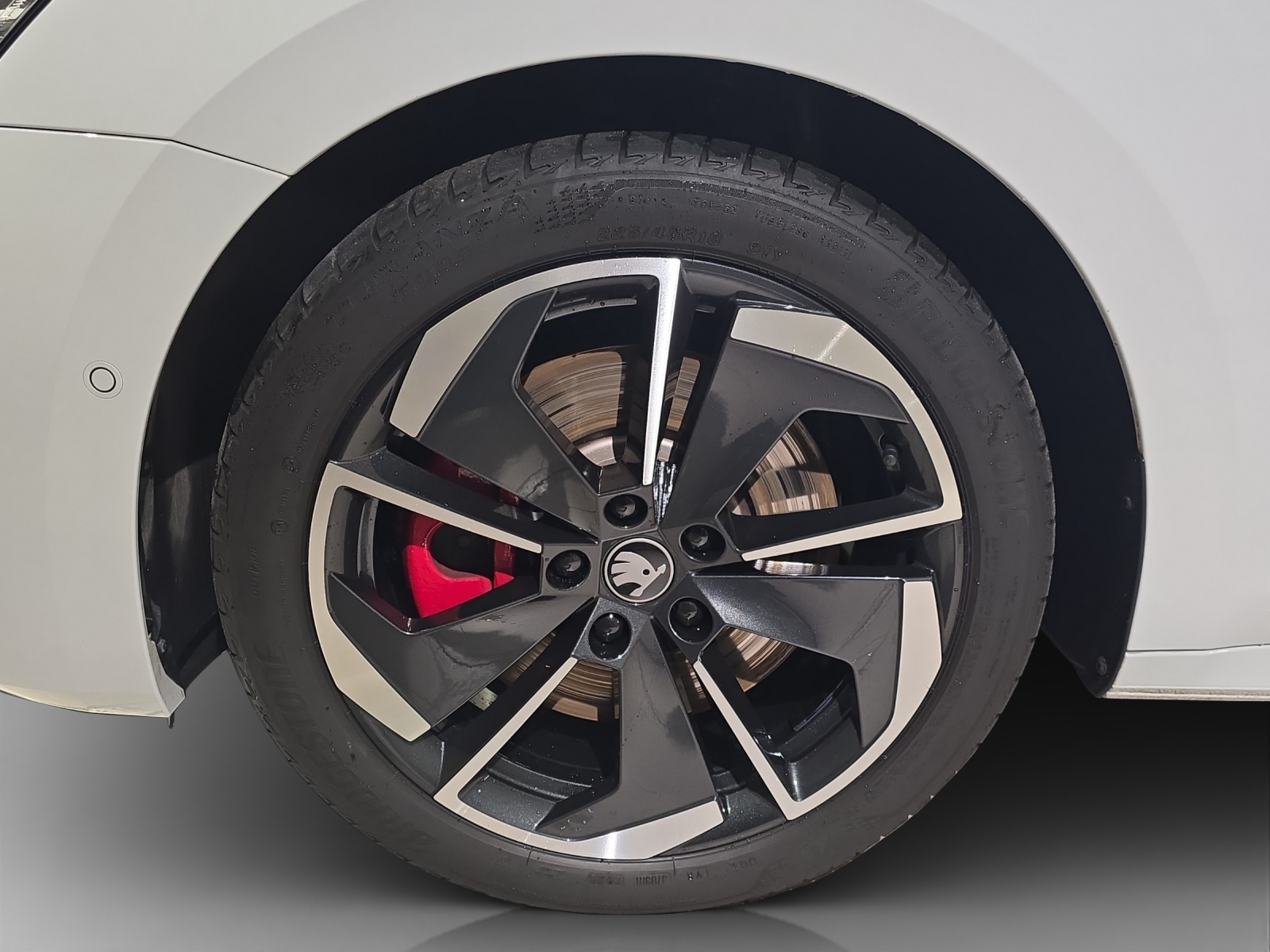SKODA Octavia Combi 2.0 TSI DSG RS-image-15
