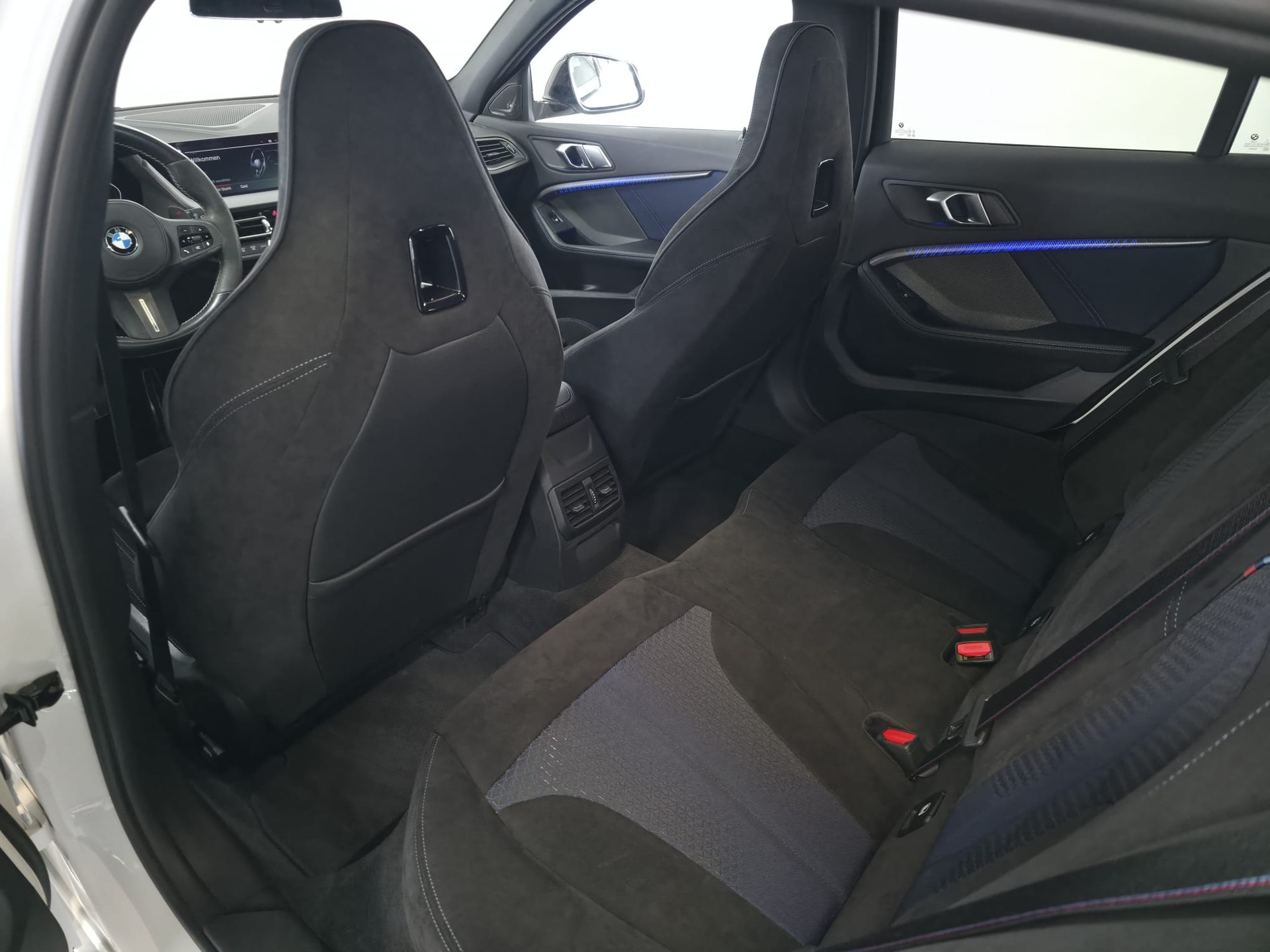 BMW M135i xDrive Steptronic-image-28