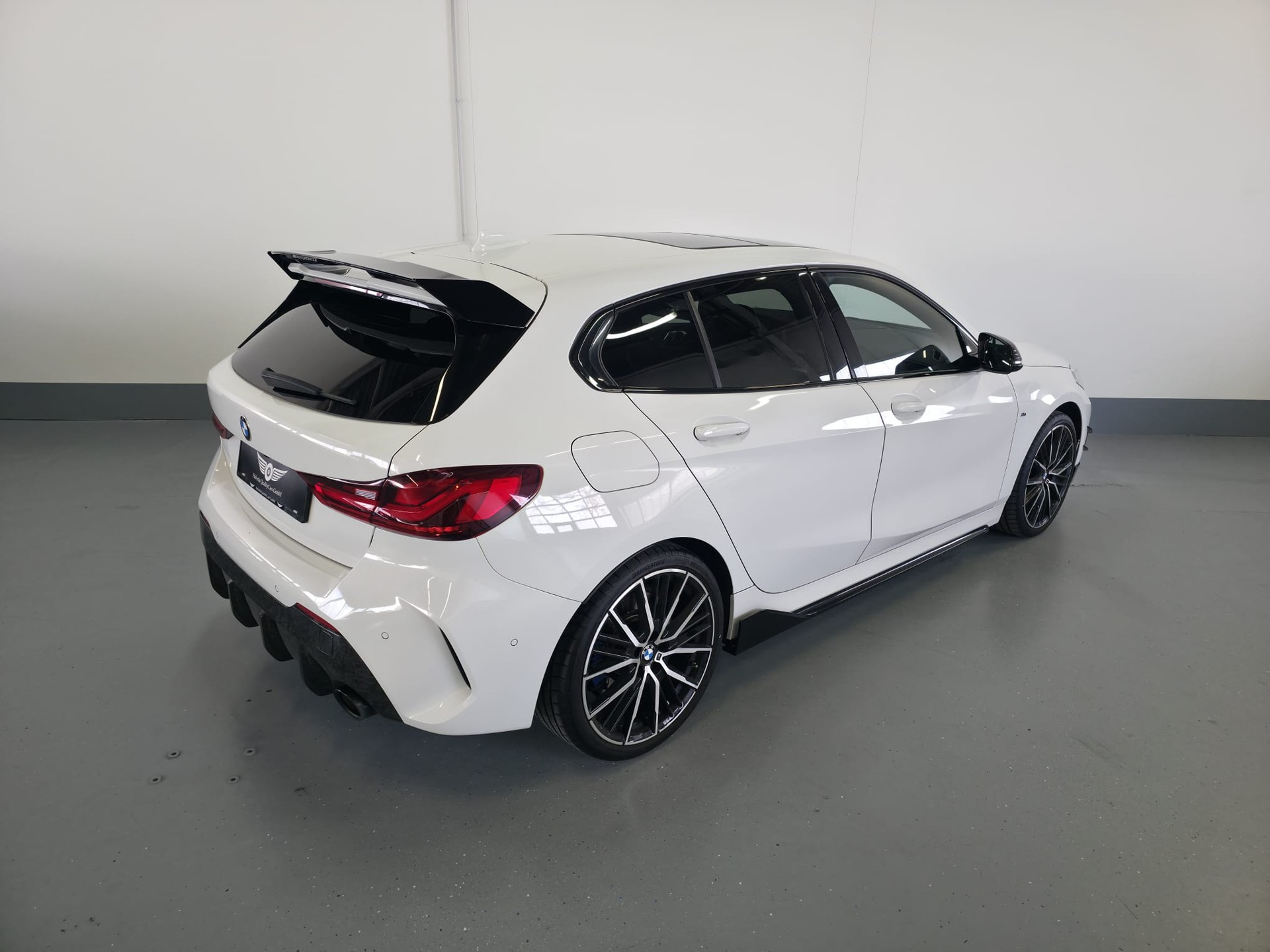 BMW M135i xDrive Steptronic-image-18