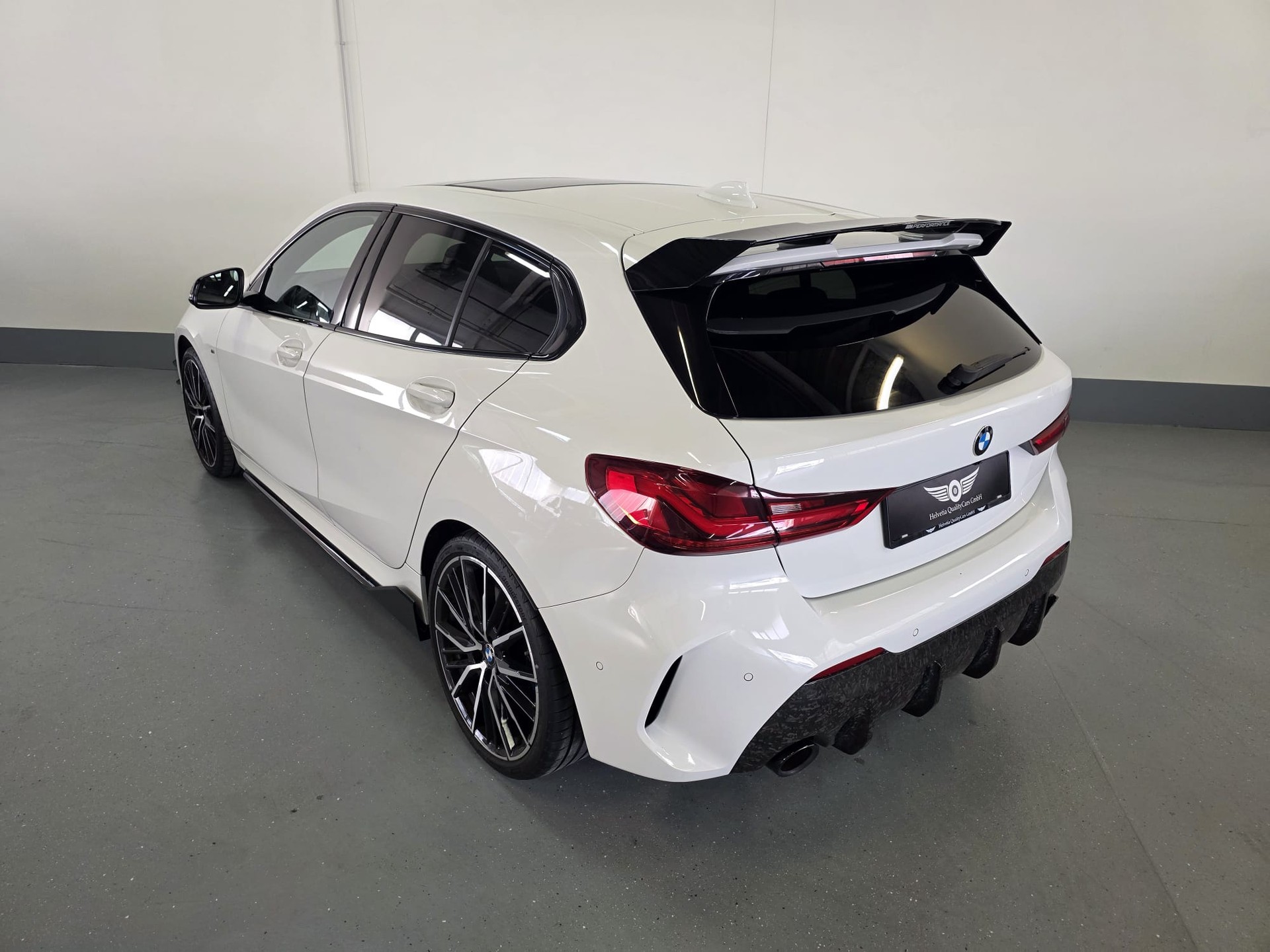 BMW M135i xDrive Steptronic-image-14