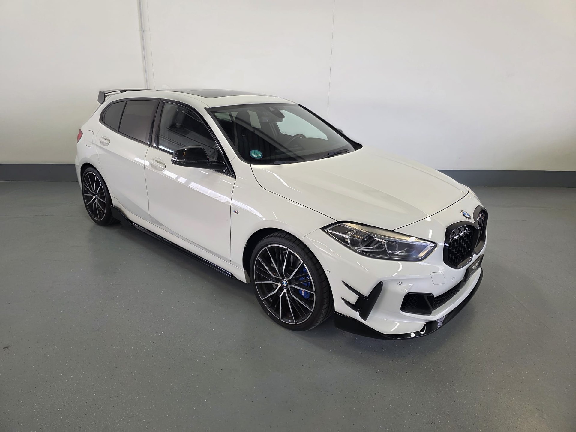 BMW M135i xDrive Steptronic-image-1