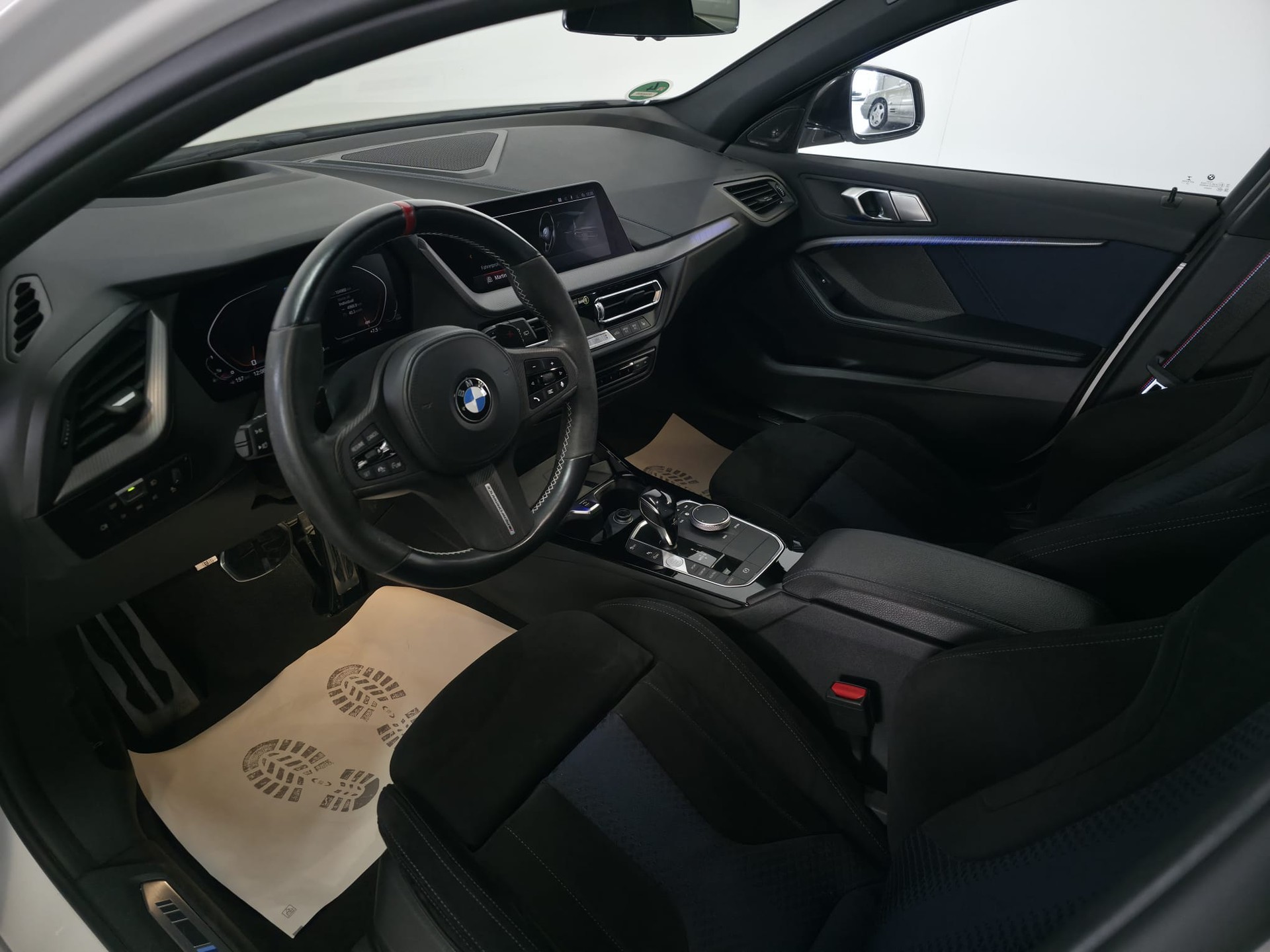 BMW M135i xDrive Steptronic-image-24