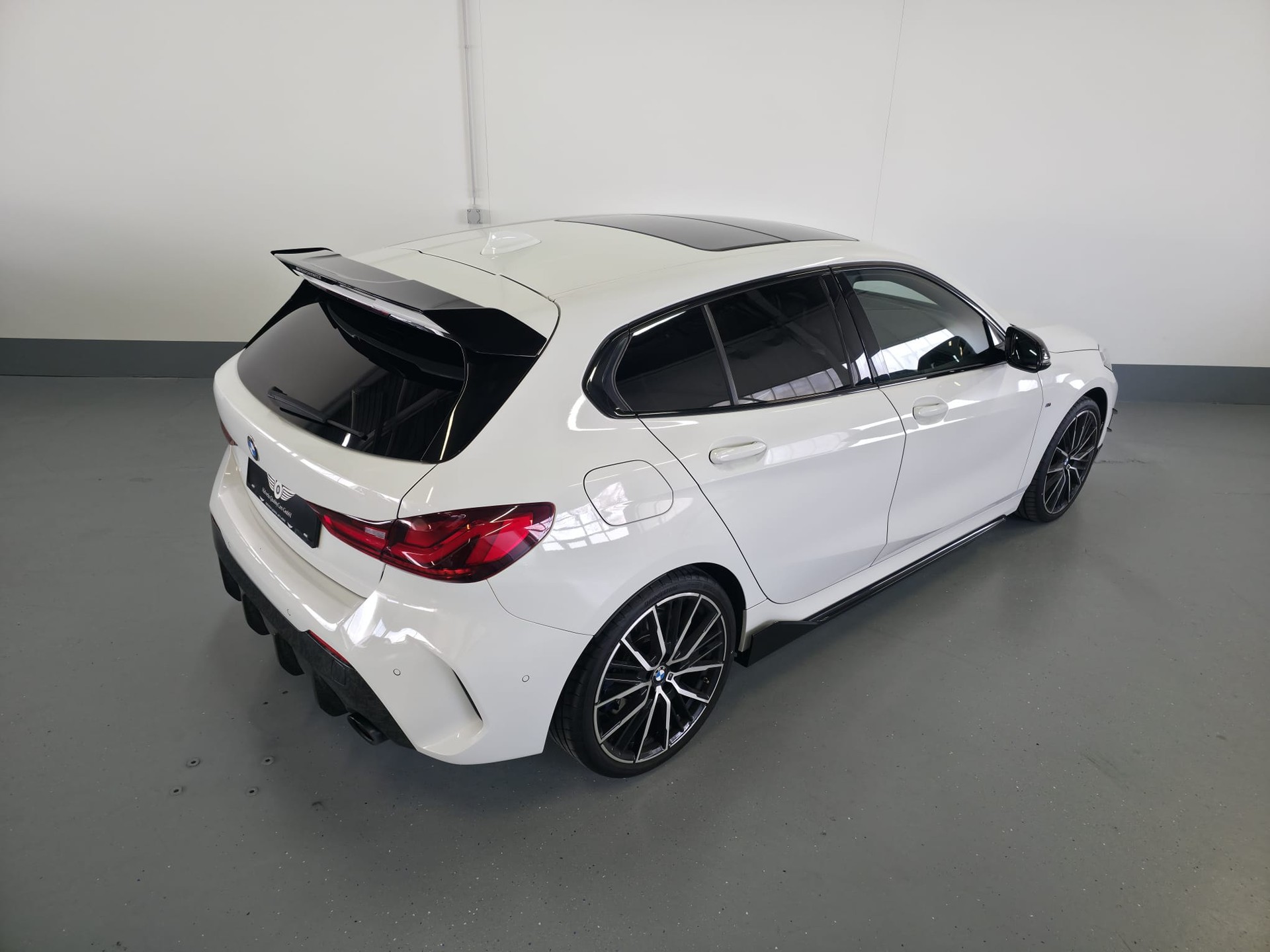 BMW M135i xDrive Steptronic-image-17