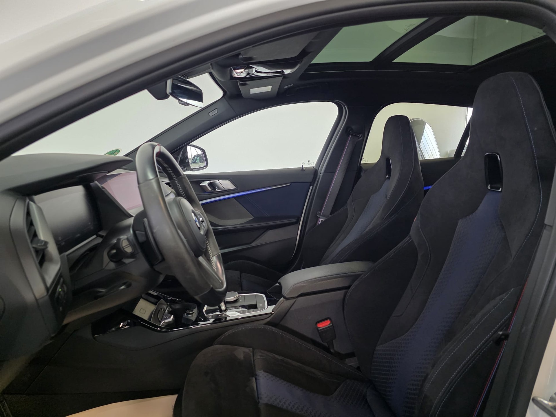 BMW M135i xDrive Steptronic-image-26