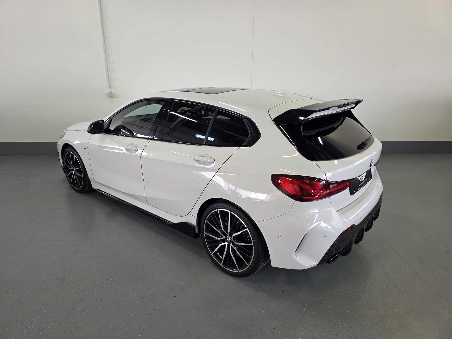 BMW M135i xDrive Steptronic-image-12