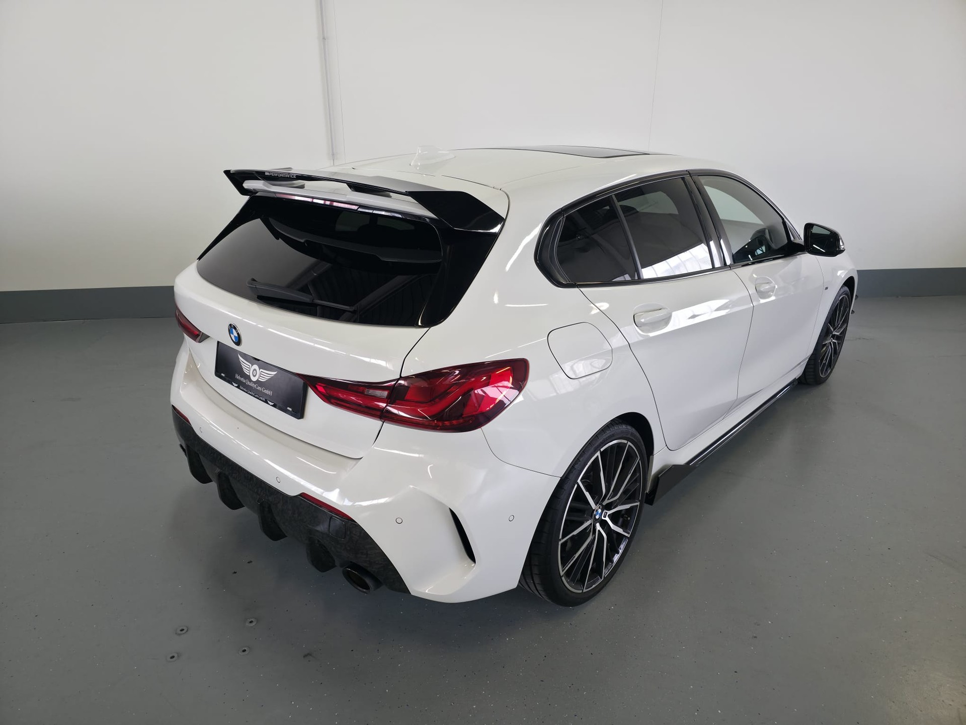 BMW M135i xDrive Steptronic-image-20