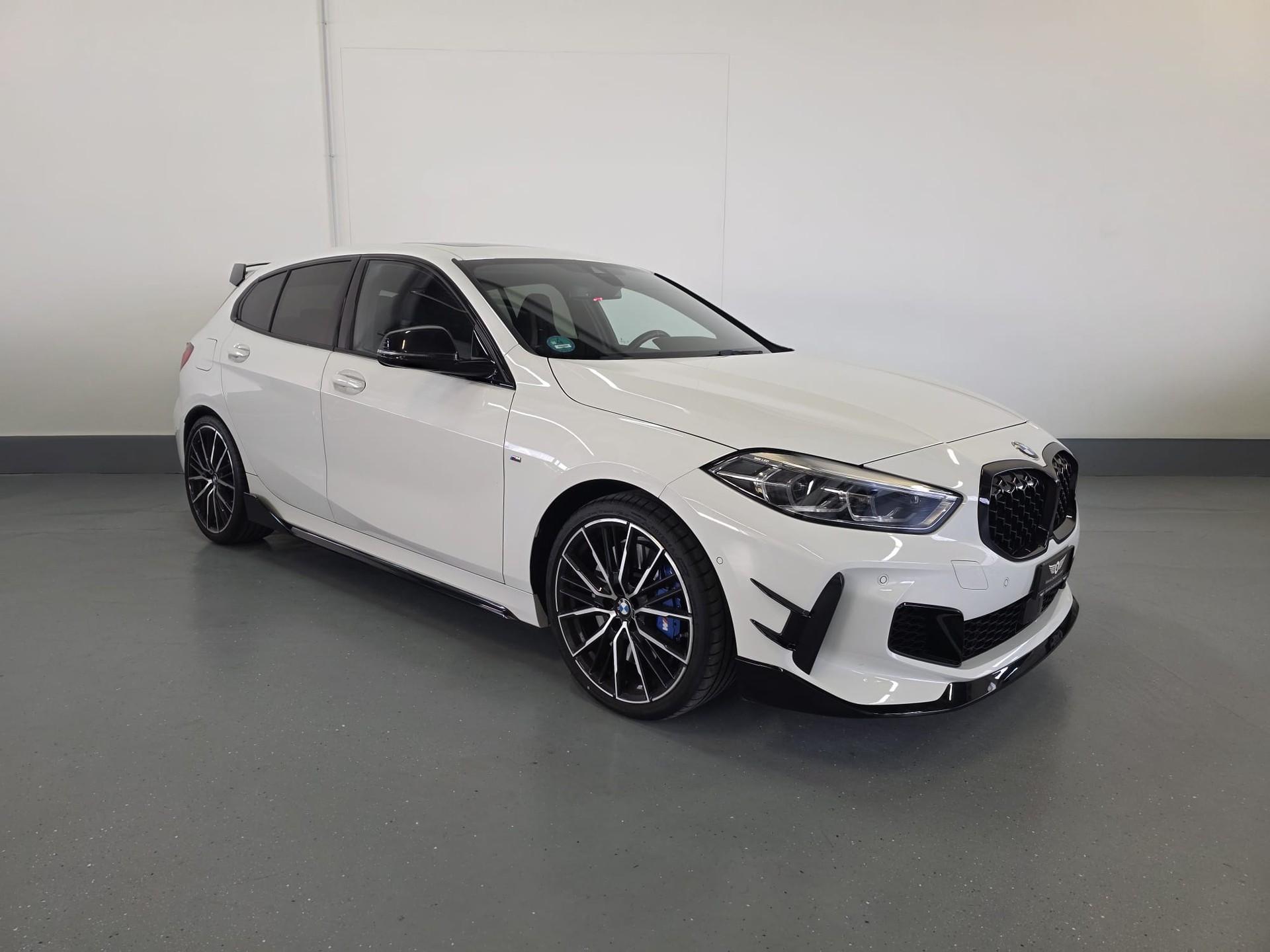 BMW M135i xDrive Steptronic-image-2