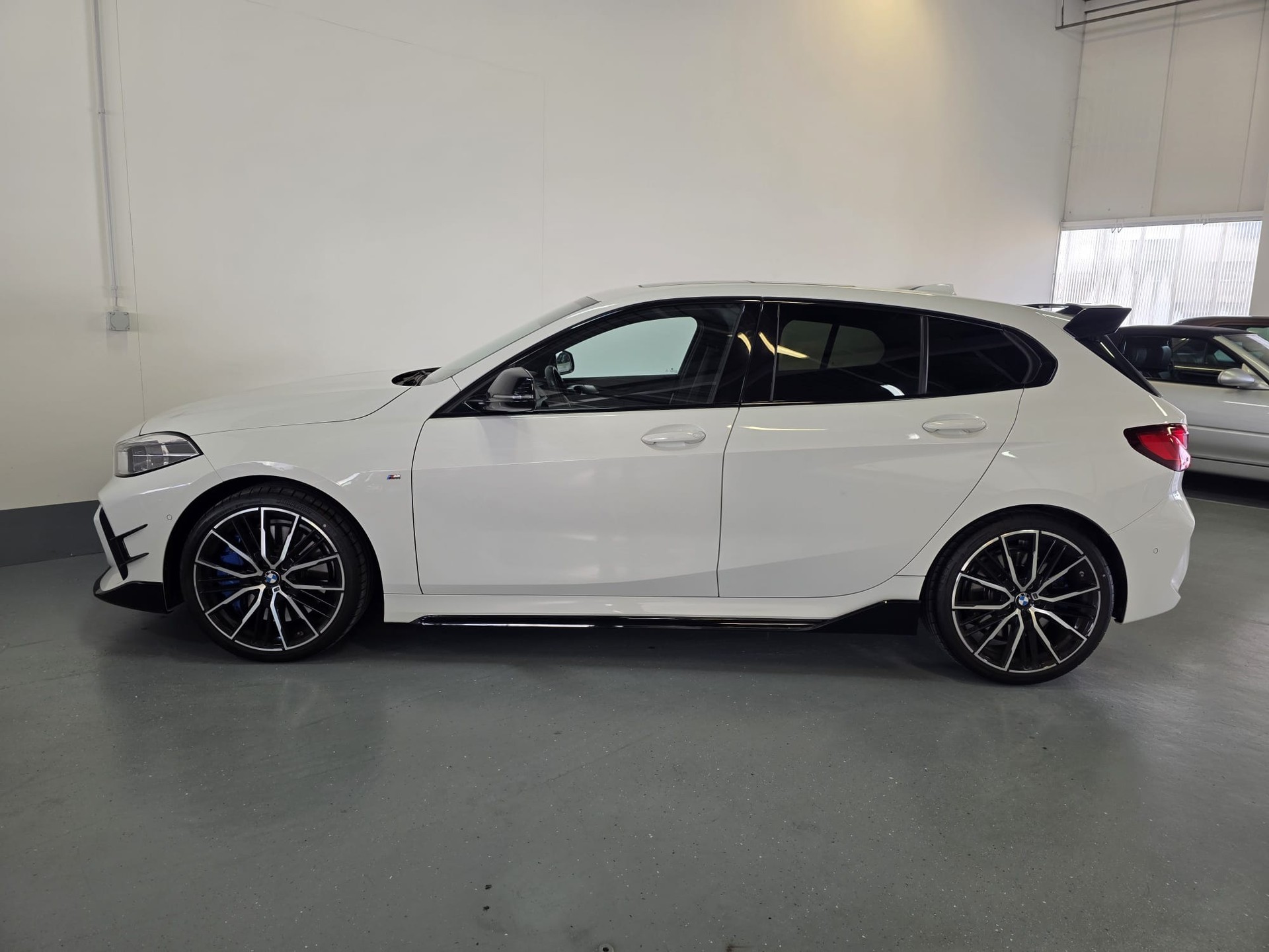 BMW M135i xDrive Steptronic-image-8