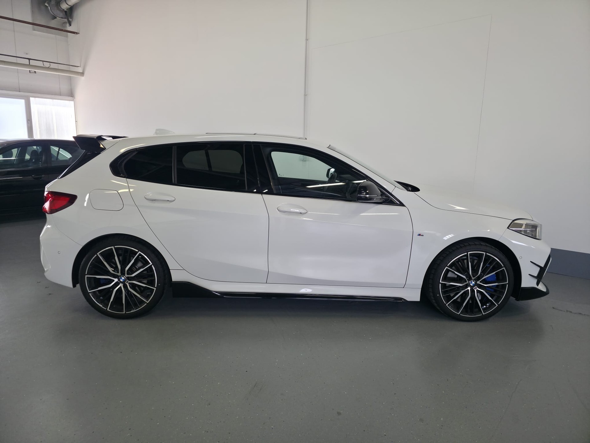 BMW M135i xDrive Steptronic-image-7