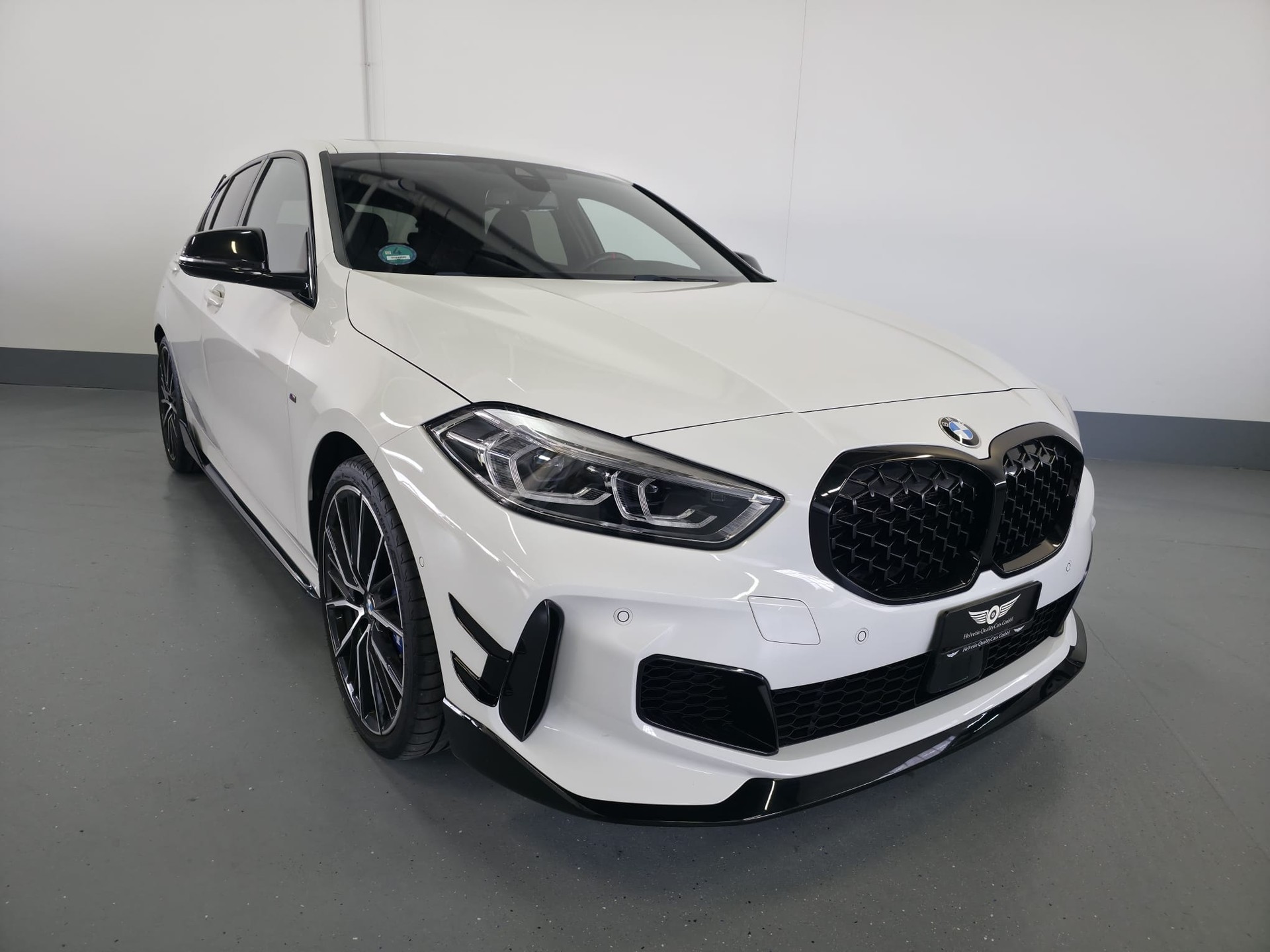 BMW M135i xDrive Steptronic-image-4