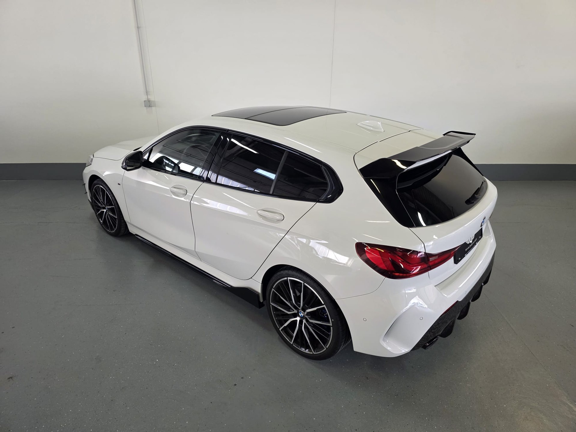 BMW M135i xDrive Steptronic-image-11