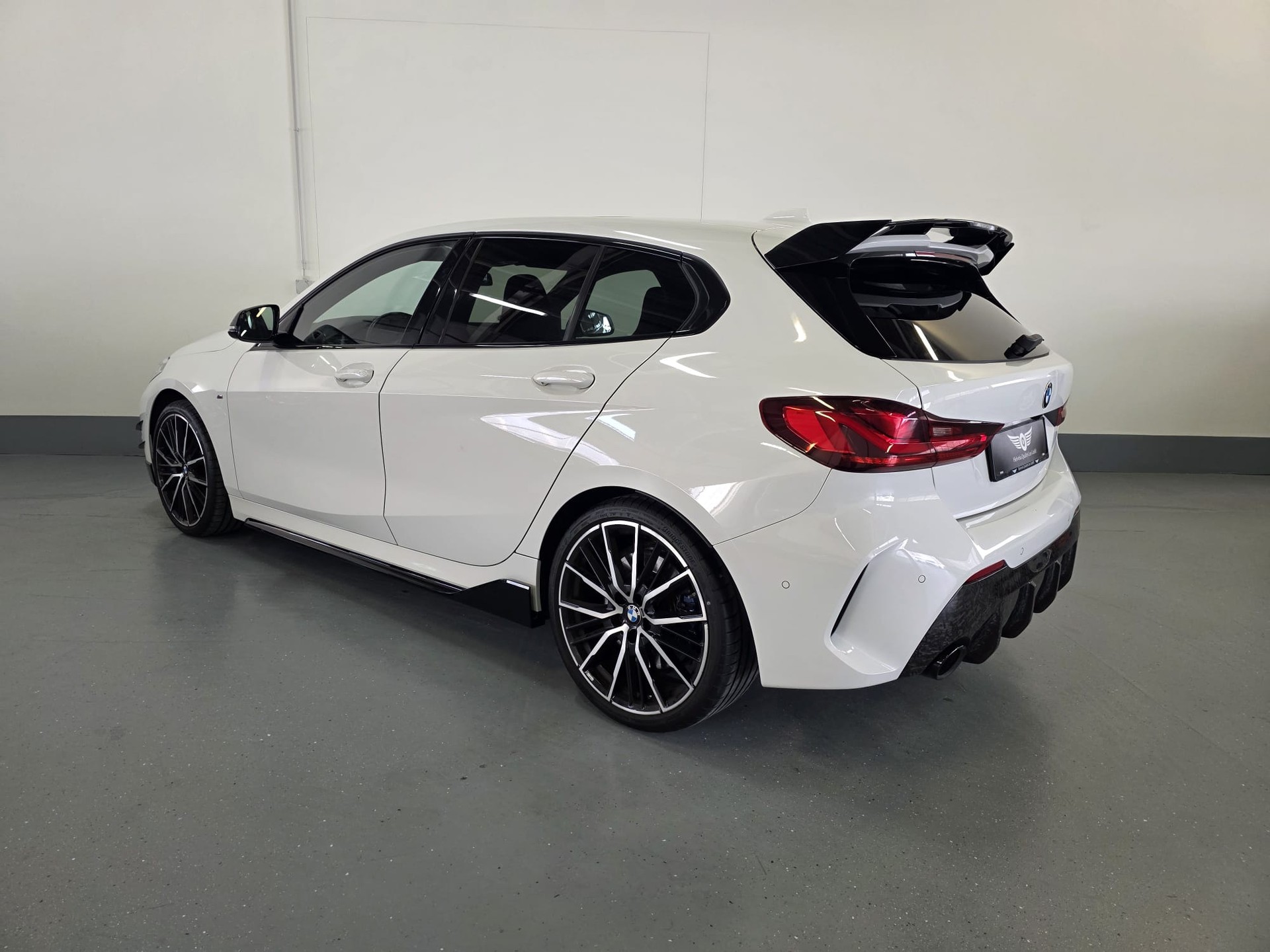 BMW M135i xDrive Steptronic-image-13