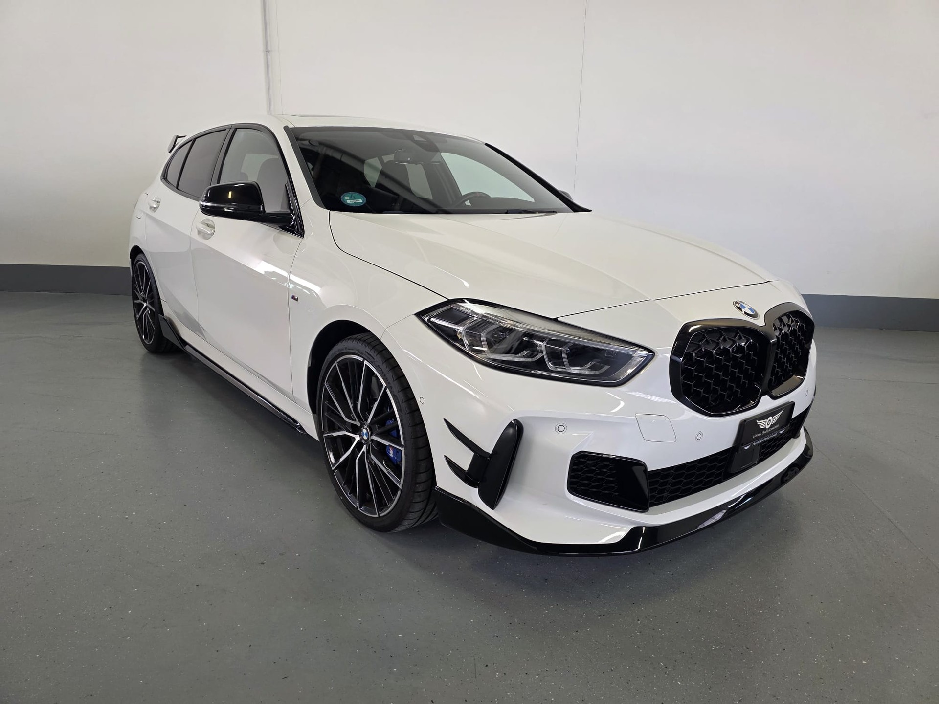 BMW M135i xDrive Steptronic-image-3