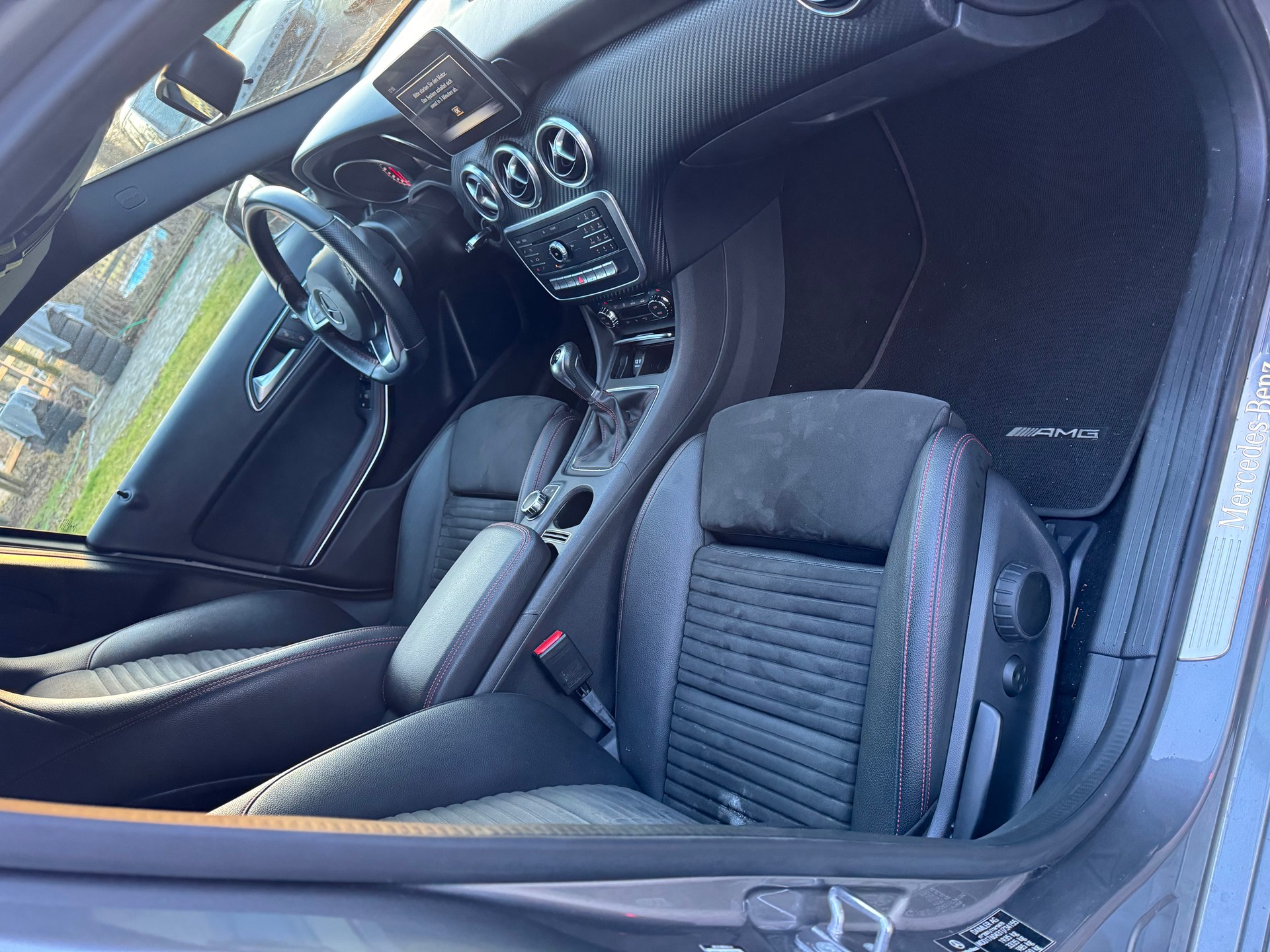 MERCEDES-BENZ A 200 AMG Line-image-6