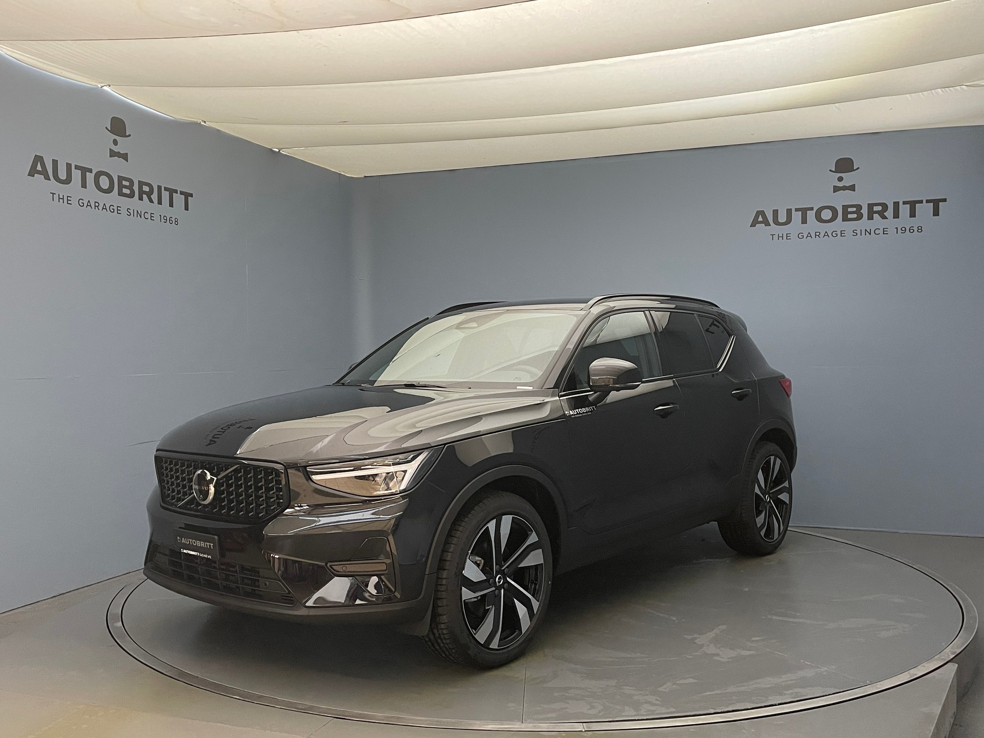VOLVO XC40 2.0 B3 MH Plus Dark
